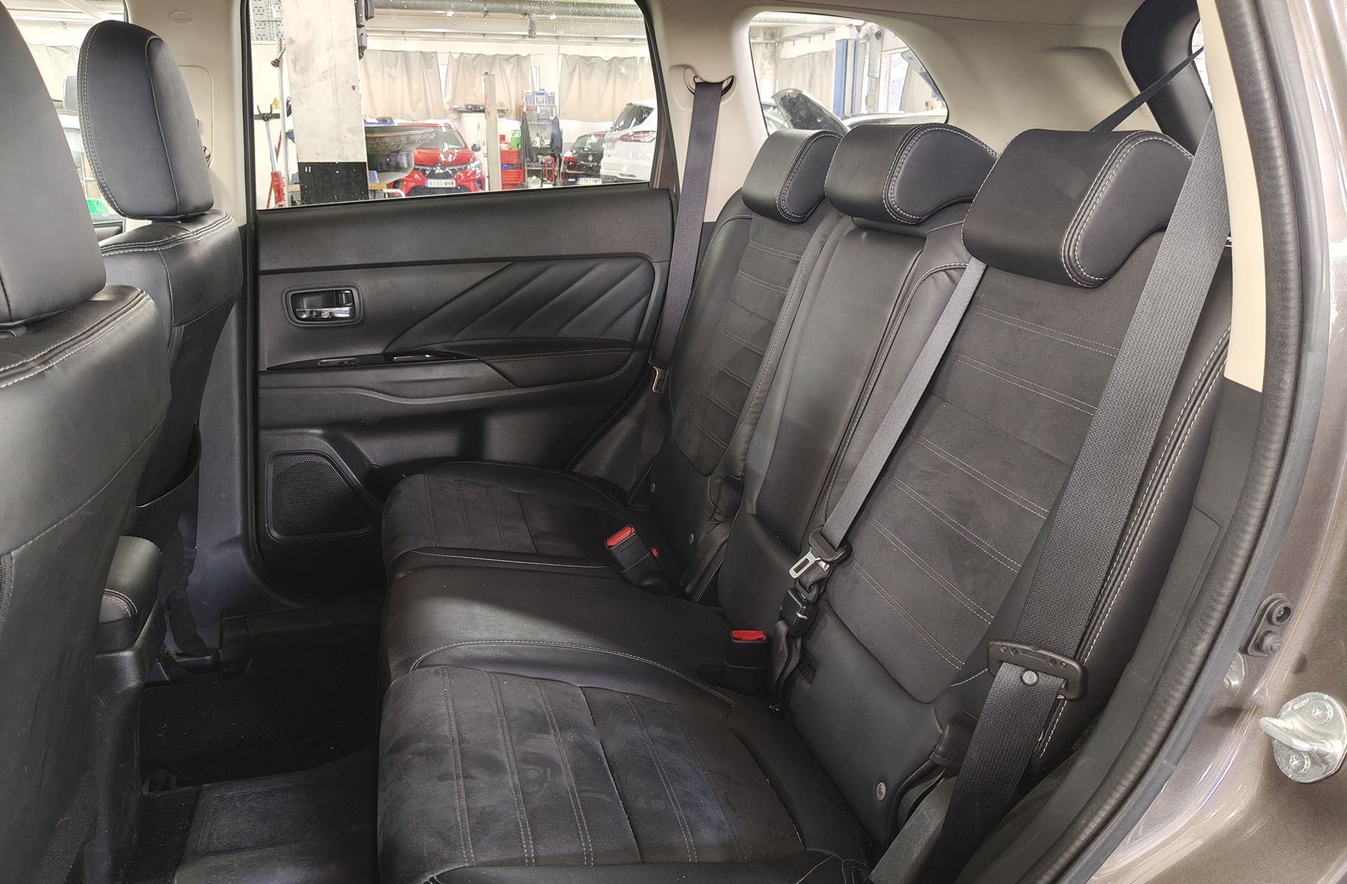 Mitsubishi Outlander 2.0 PHEV Kaiteki 4WD - foto 13