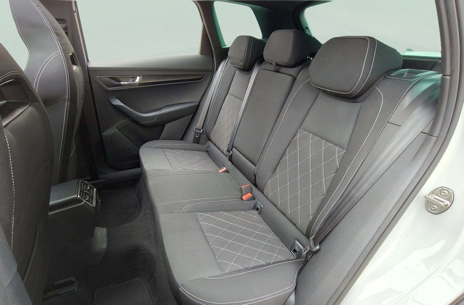 Škoda Karoq 1.5 TSI ACT Sportline - foto 14