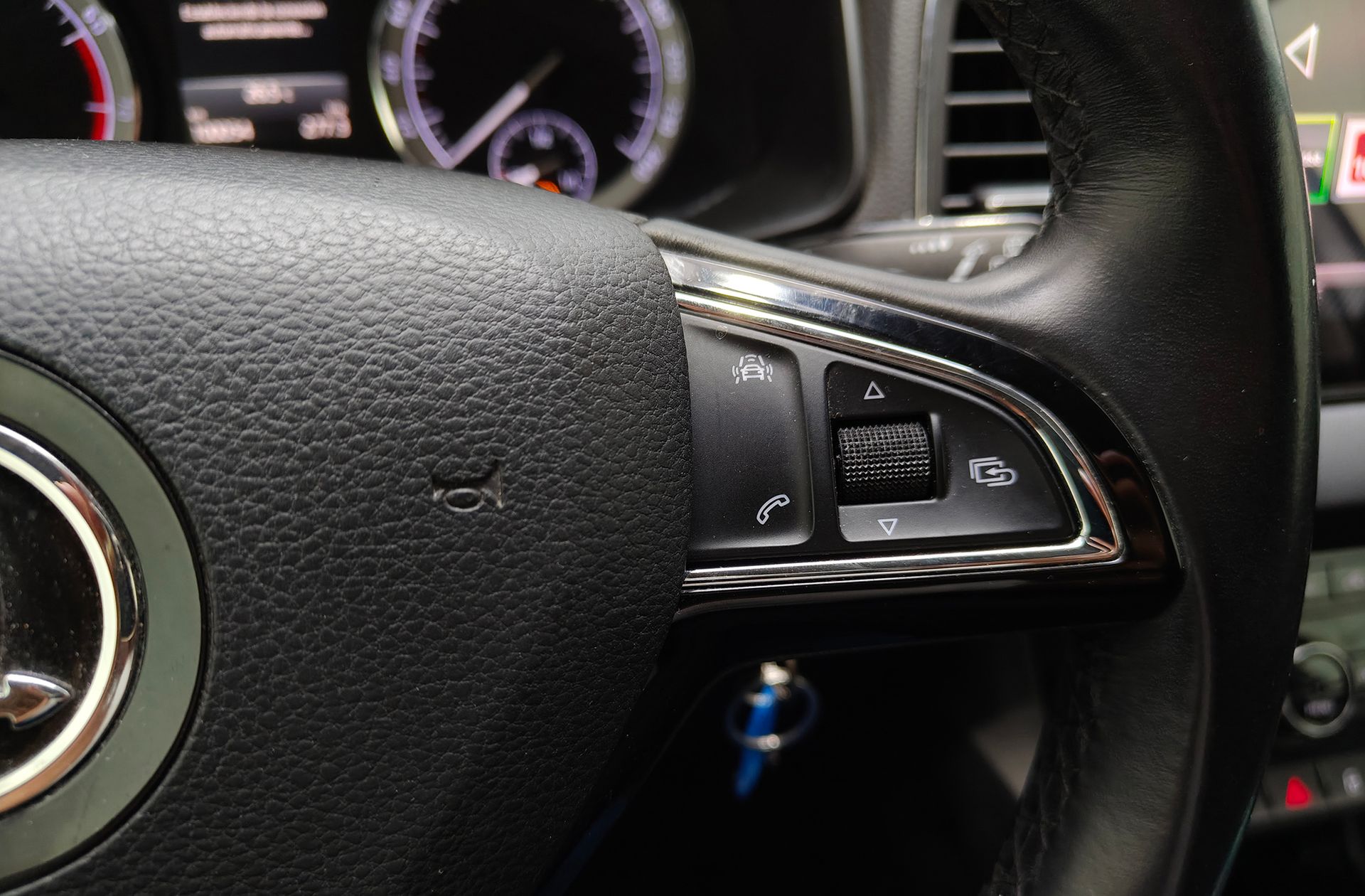 Škoda Karoq 1.0 TSI Ambition - foto 26
