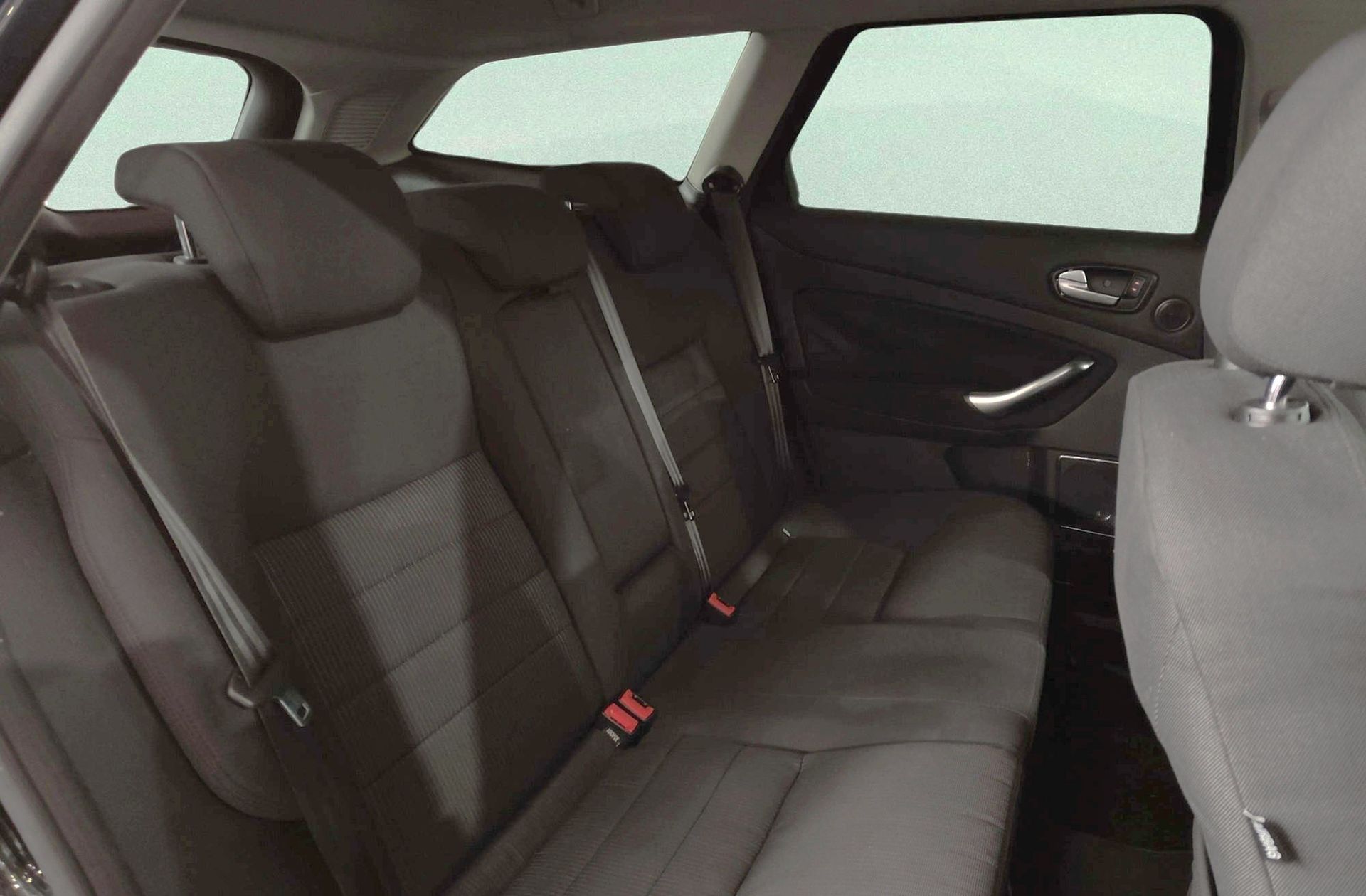 Ford Mondeo SportBreak 2.0 TDCi Titanium PowerShift - foto 14