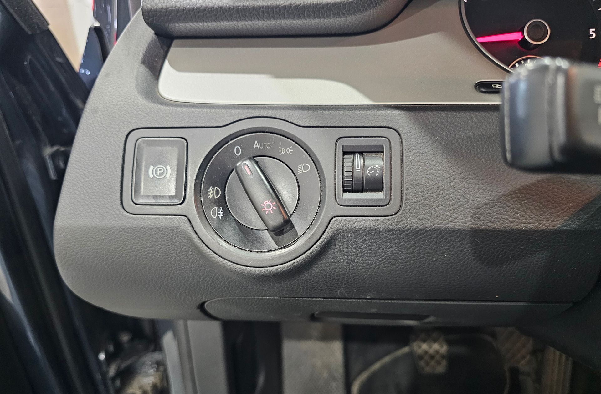 Volkswagen Passat Advance Plus 2.0 TDI DPF - foto 26