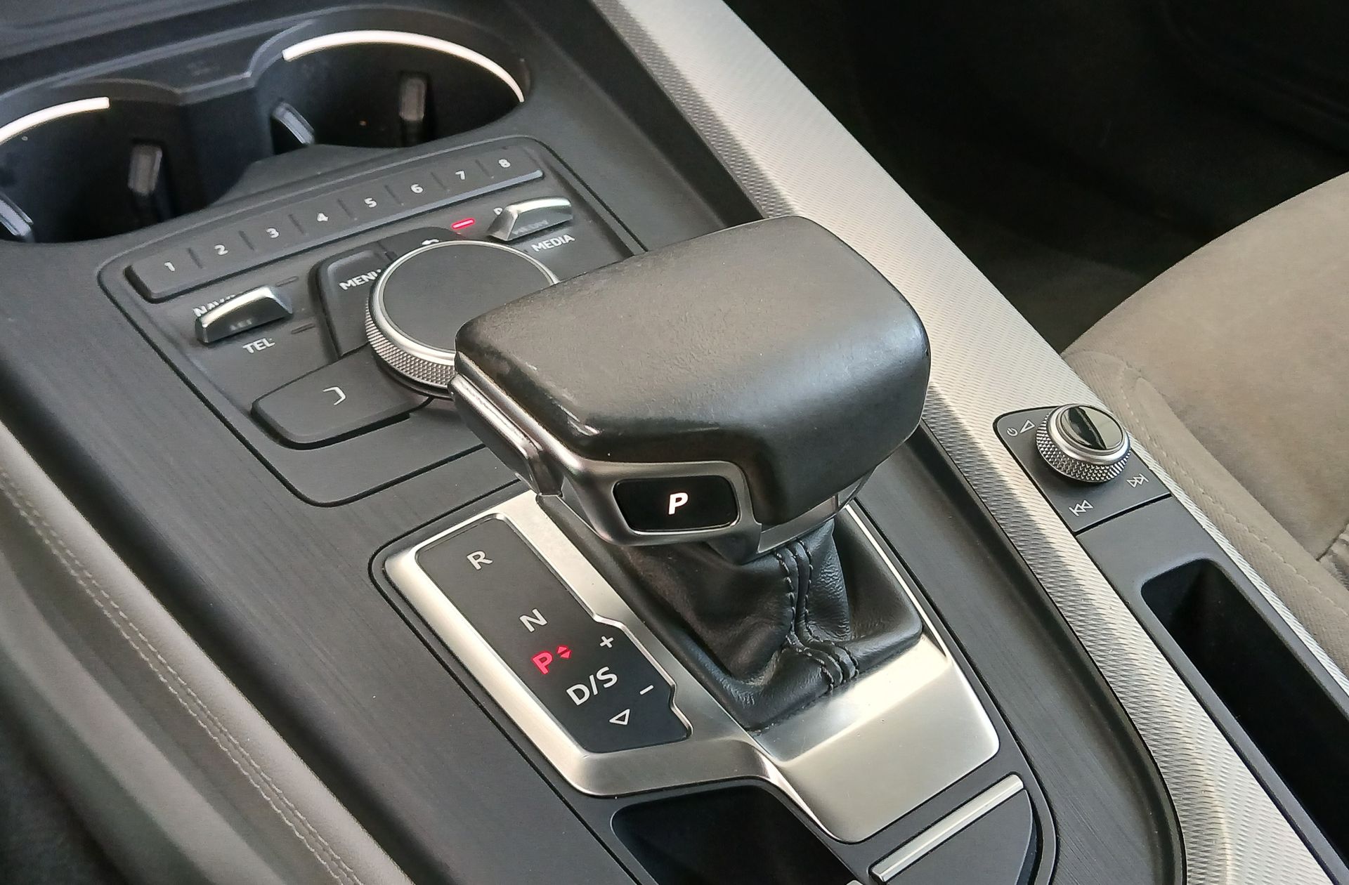 Audi A4 Design Edition 2.0 TDI S-Tronic - foto 5