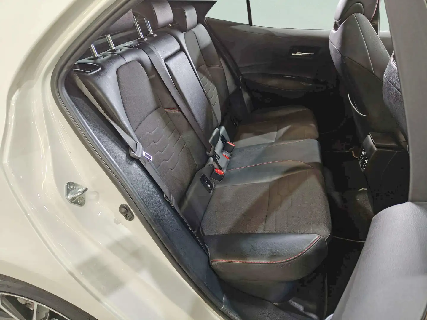 Foto Toyota Corolla Toyota Corolla 180H Advance E-CVT (180 CV)