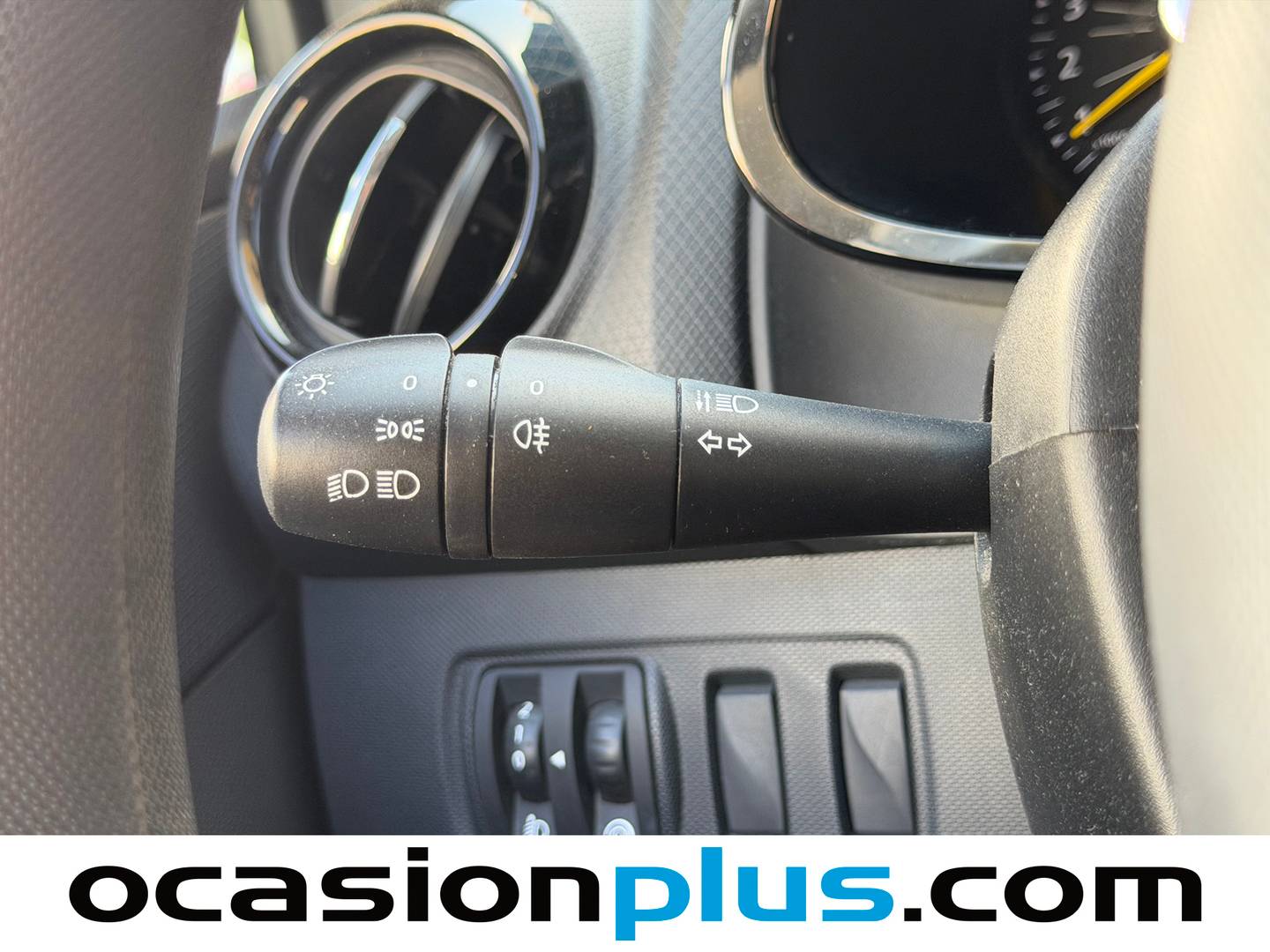 Equipamiento del Renault Clio Renault Clio Expression 1.2 16v (75 CV)