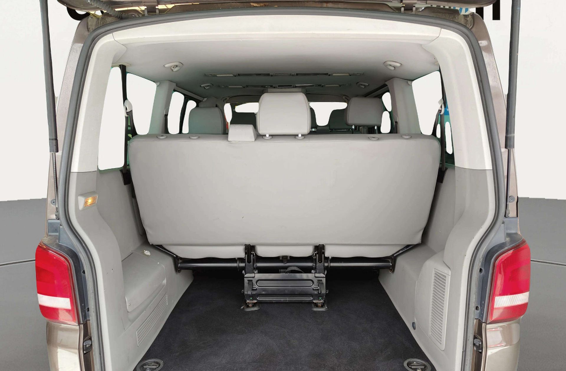 Volkswagen Caravelle Comfortline Batalla Corta 2.0 BiTDI 4Motion DSG 9 plazas - foto 12