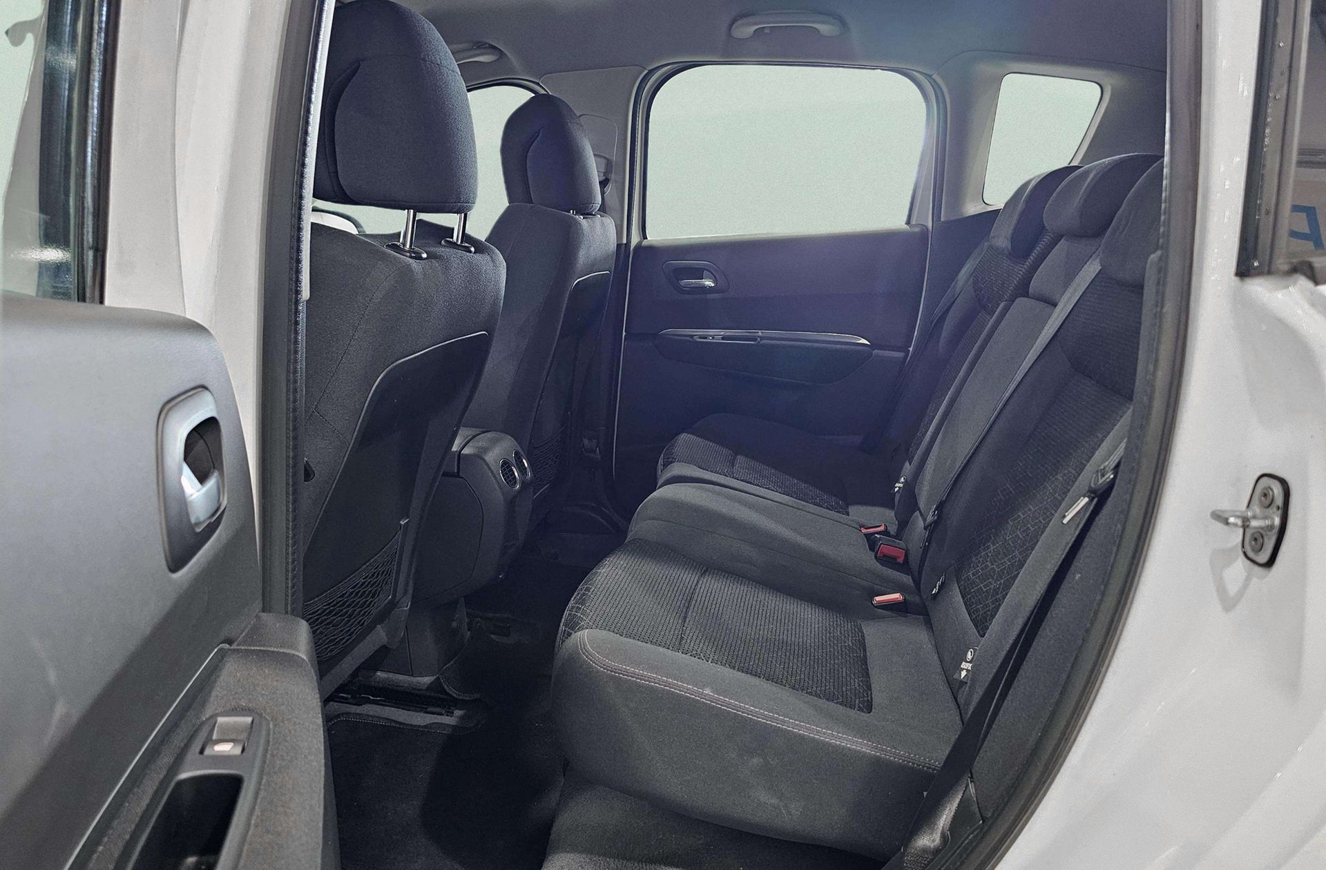 Peugeot 3008 1.6 HDi Active FAP - foto 9