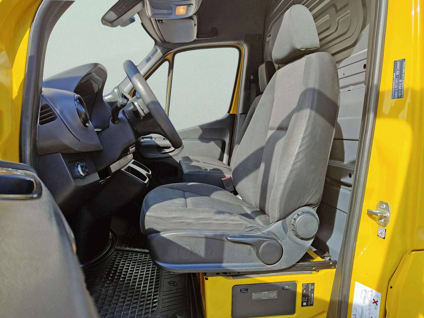 Foto asientos delanteros Mercedes Sprinter Mercedes-Benz Sprinter Furgon 314 CDI Medio 3.5T Techo Alto (143 CV)