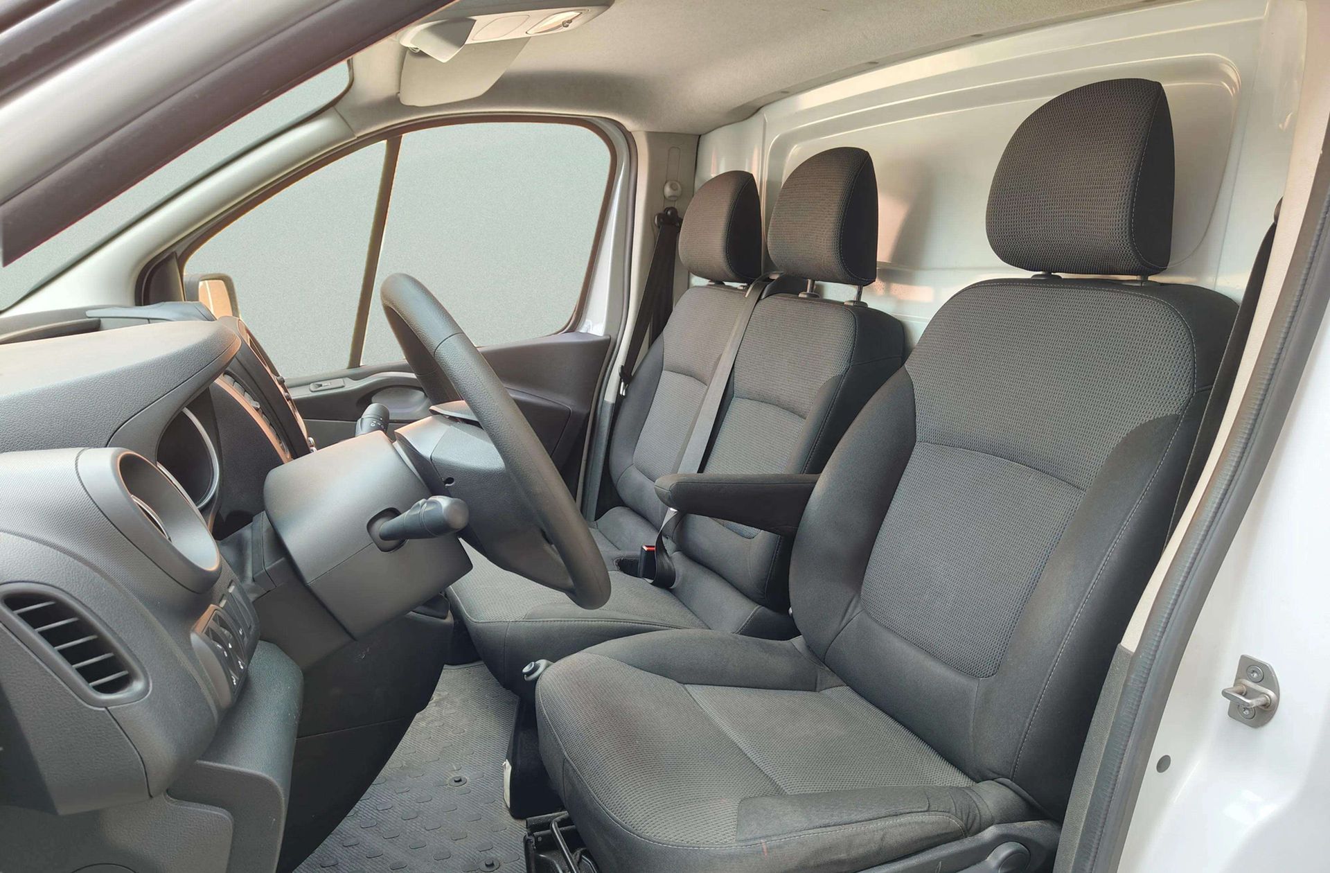 Nissan NV300 Furgon 2.0 dCi Comfort L2H1 - foto 8