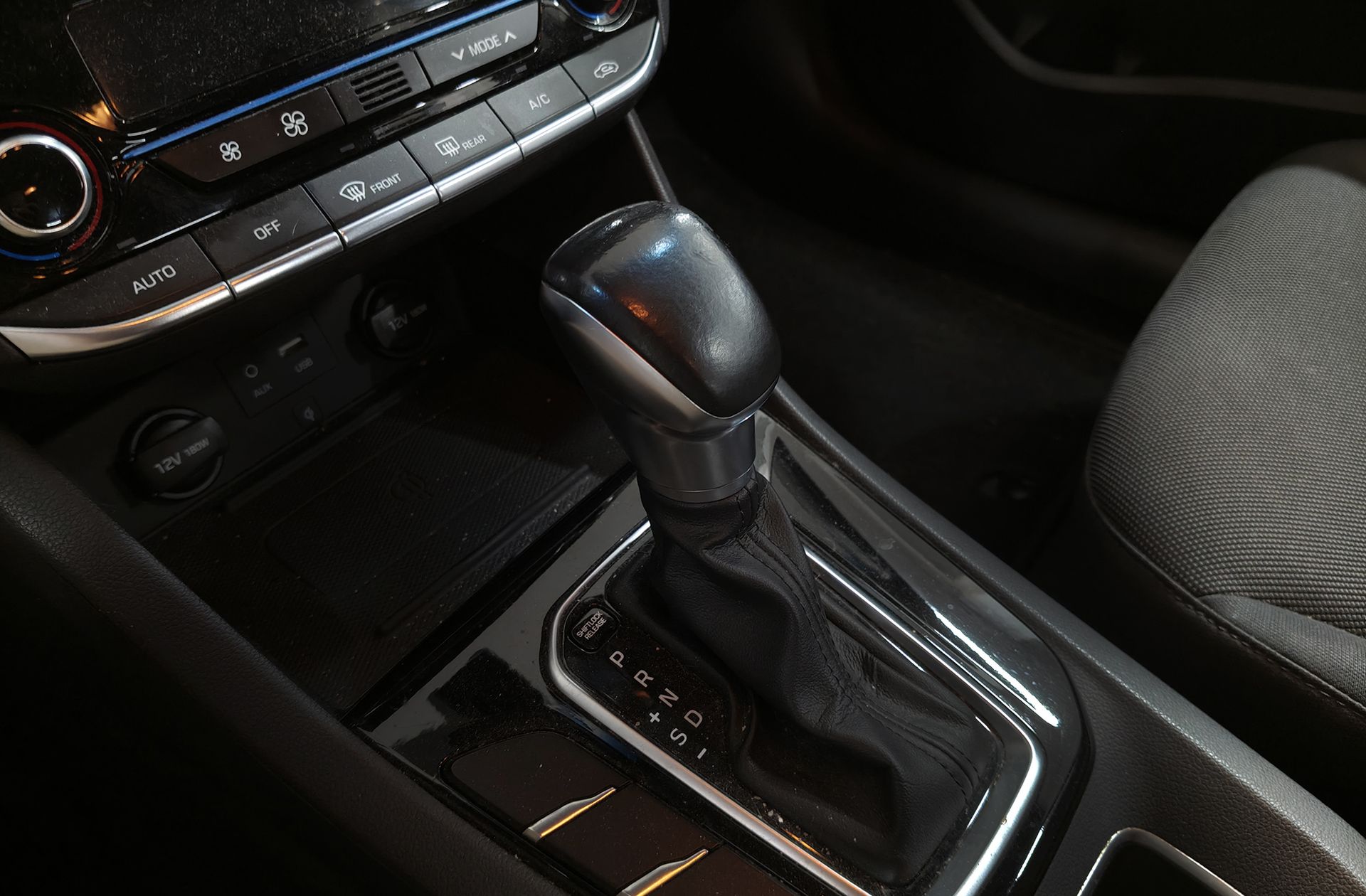 Hyundai Ioniq 1.6 GDI PHEV Tecno DCT - foto 5