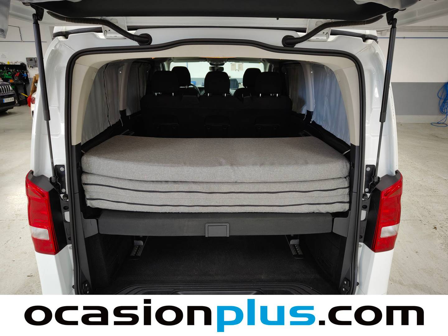 Fotos maletero Mercedes Vito Mercedes Vito 200 d Marco Polo Activity Largo (136 CV) Semi-Camperizada 5 Plazas