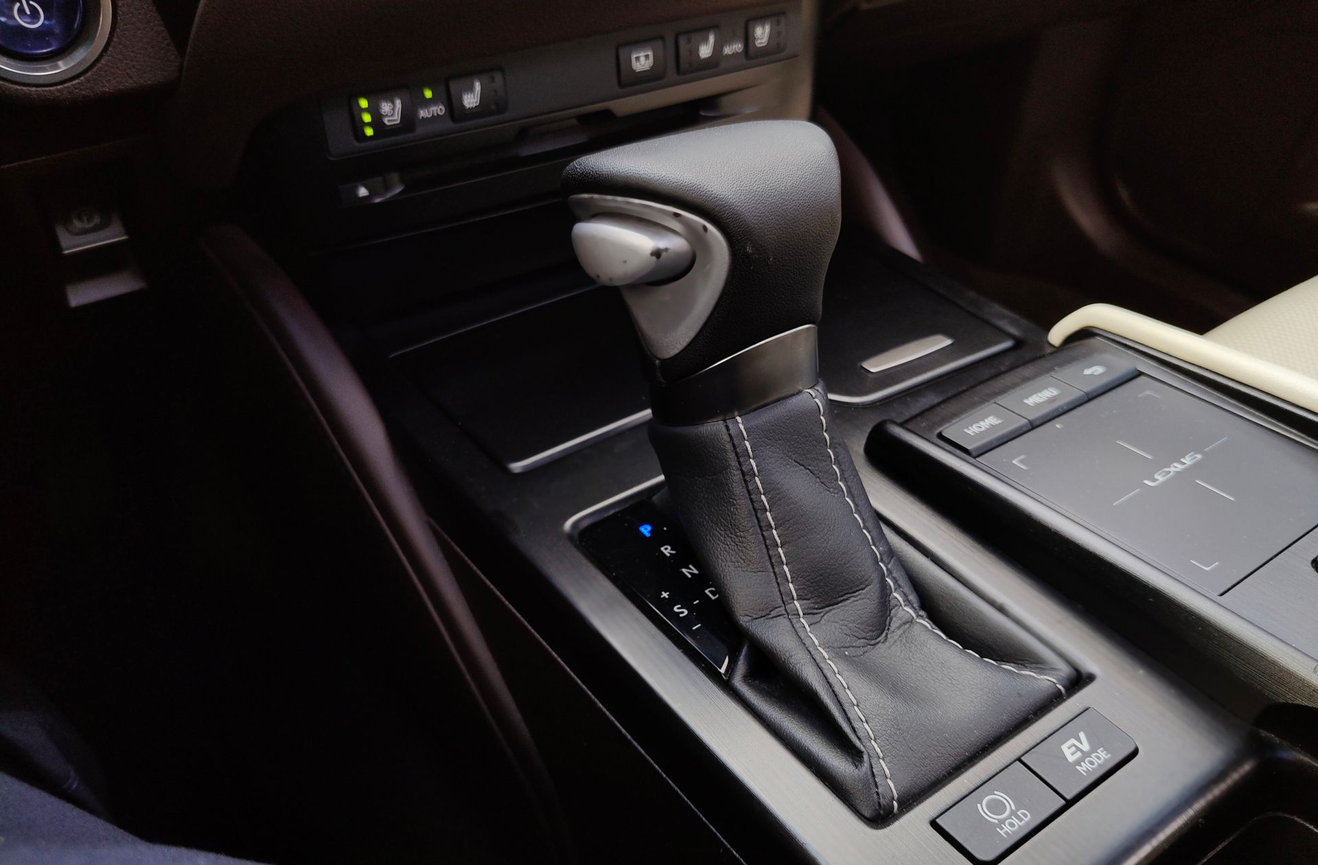 Lexus ES 300h Executive - foto 5