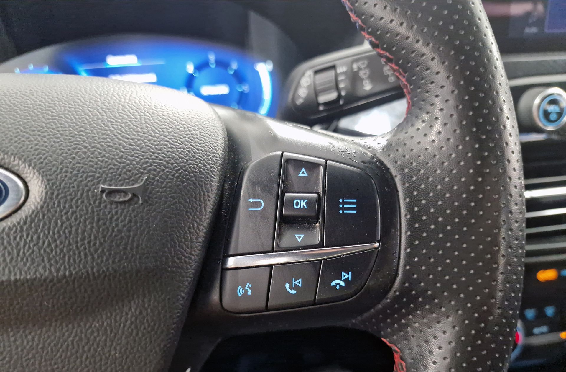 Ford Kuga 1.5 EcoBlue ST-Line - foto 32