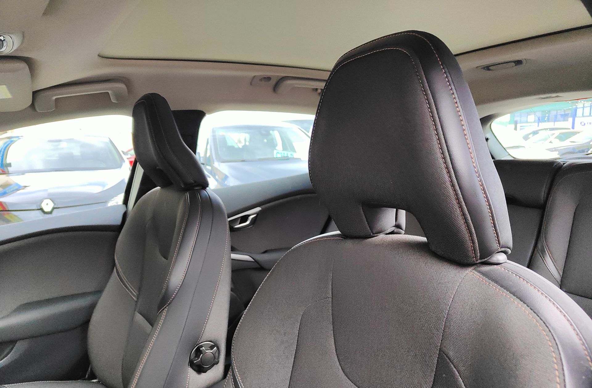 Volvo V40 D3 Momentum - foto 10
