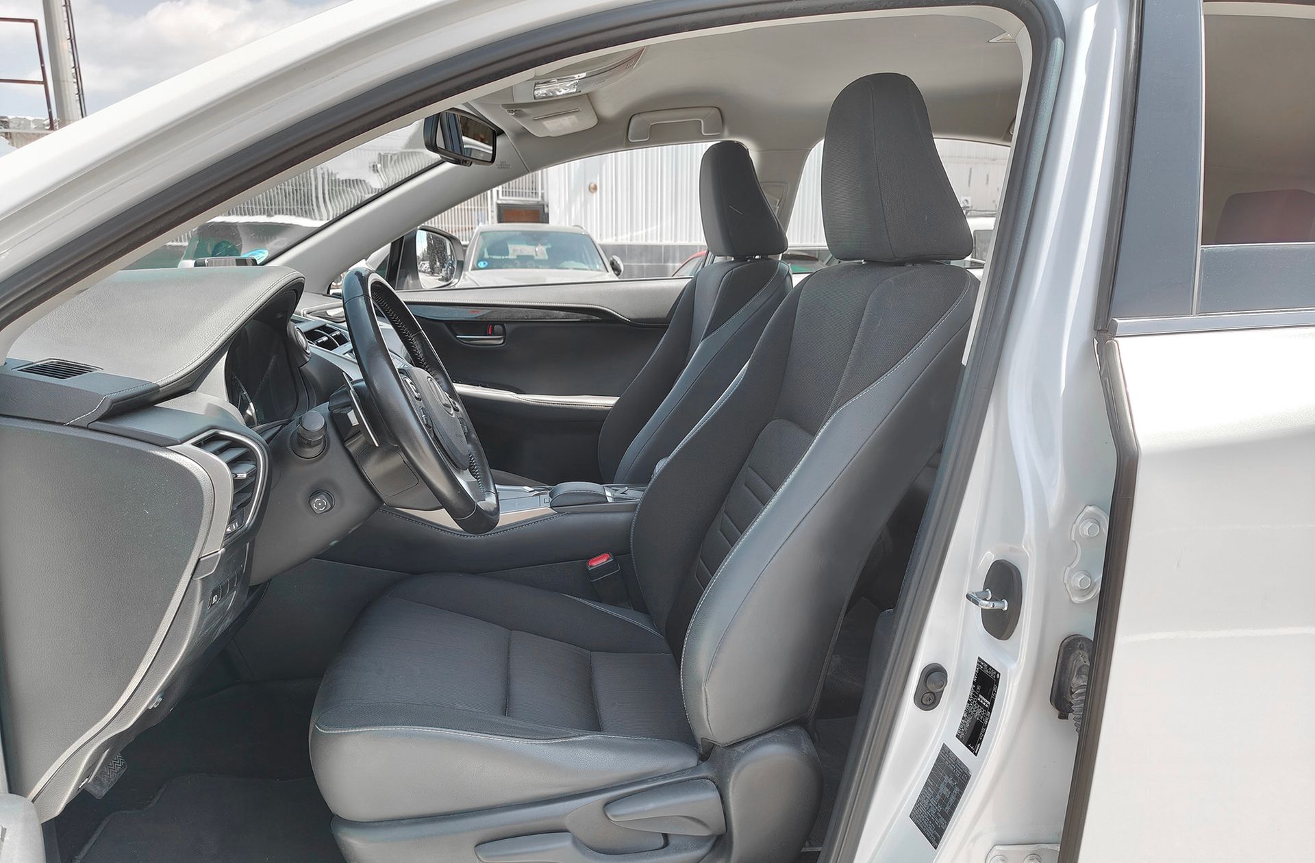Lexus NX 300h Eco 2WD - foto 10