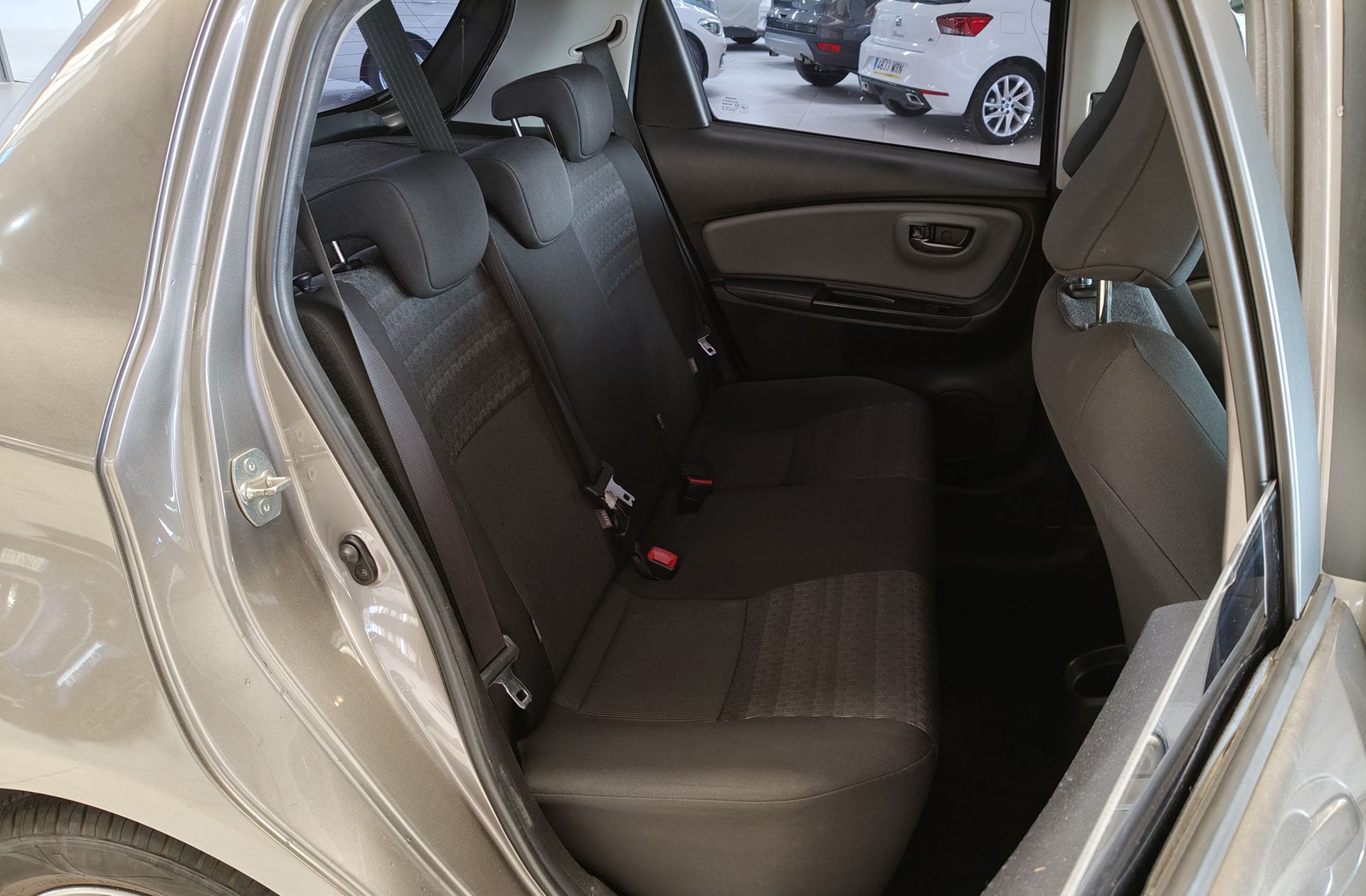 Toyota Yaris 1.3 Active - foto 14