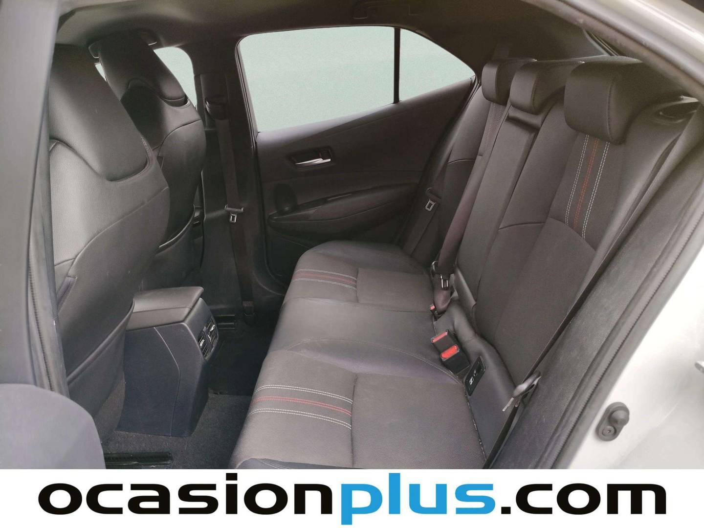 Foto asientos traseros Toyota Corolla Toyota Corolla 180H GR-SPORT E-CVT (180 CV)