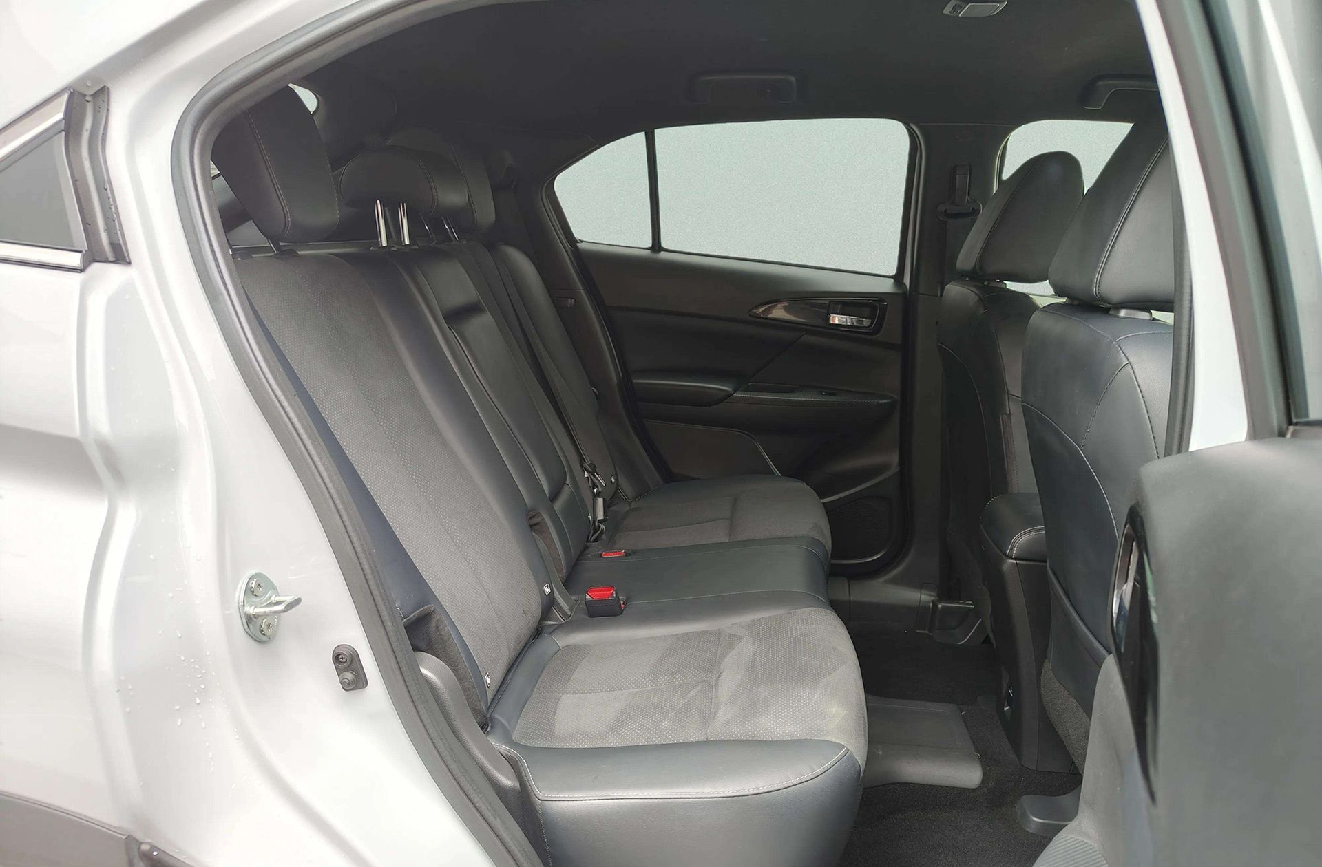 Mitsubishi Eclipse Cross 2.4 PHEV Kaiteki 4WD - foto 22
