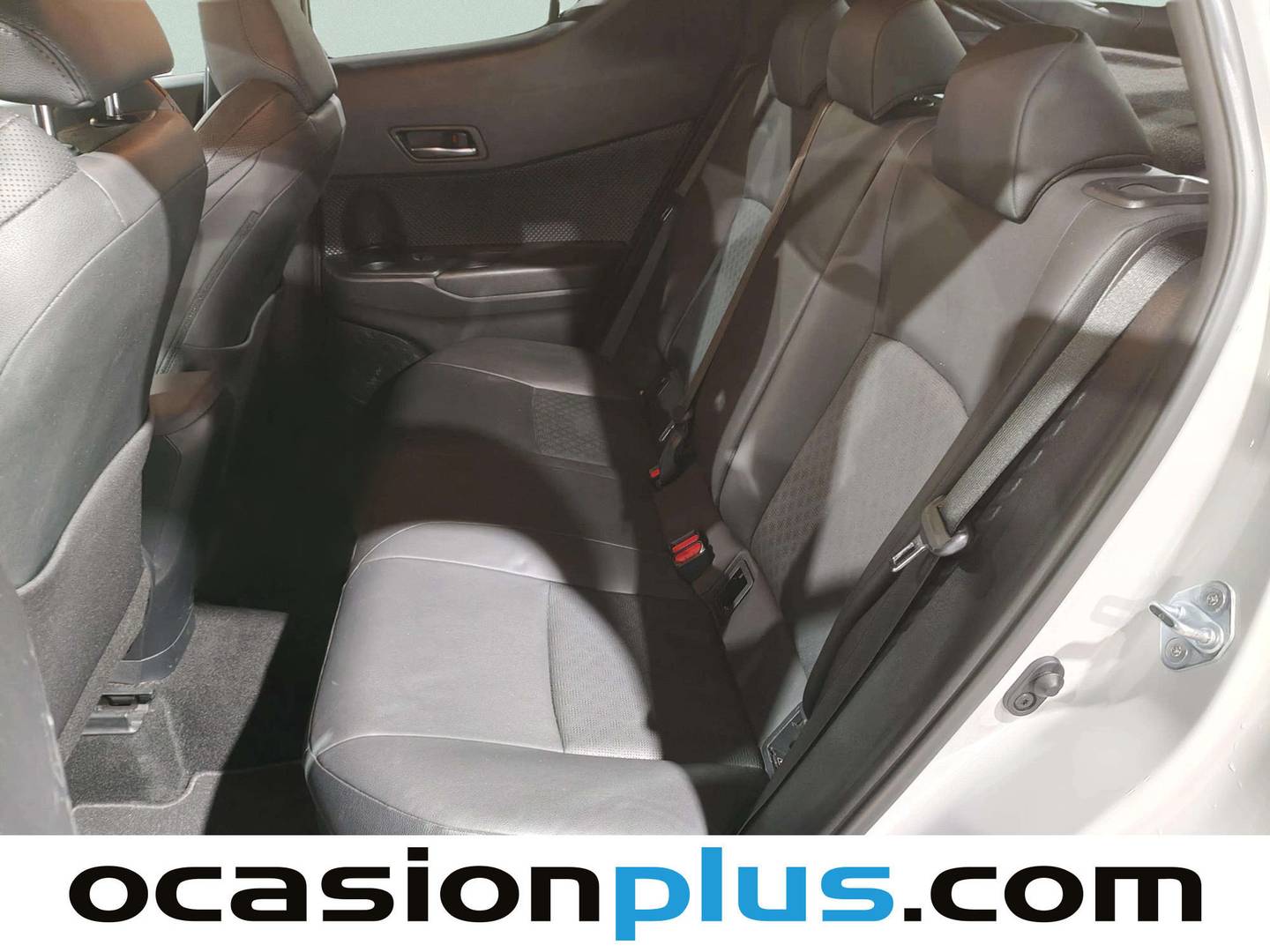 Foto asientos traseros Toyota C-HR Toyota C-HR 180H GR Sport (184 CV)