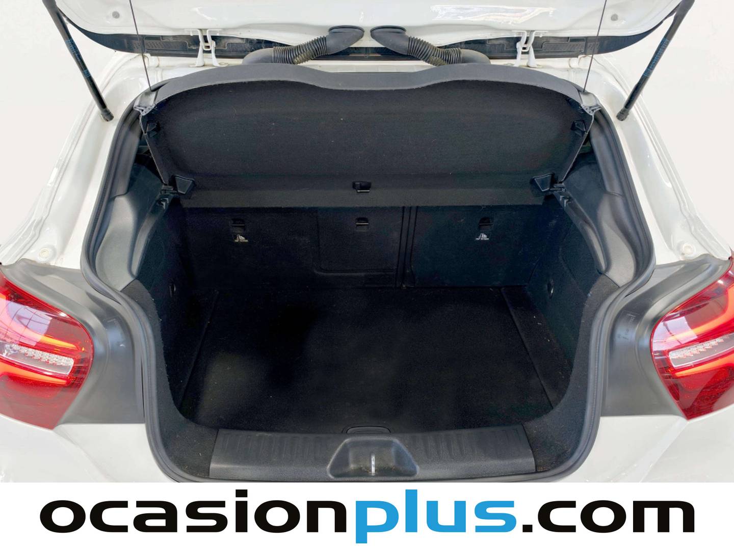 Fotos maletero Mercedes Clase A Mercedes Clase A 200 d AMG Line (136 CV)