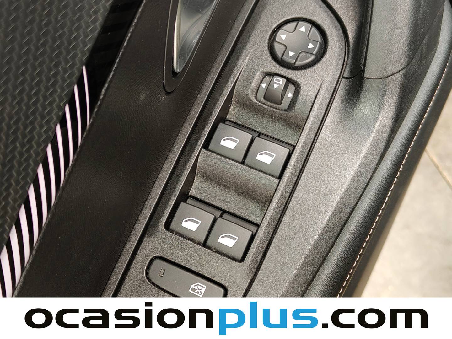 Peugeot 2008 Peugeot 2008 Allure Hybrid eDCS6 (136 CV) seminuevo