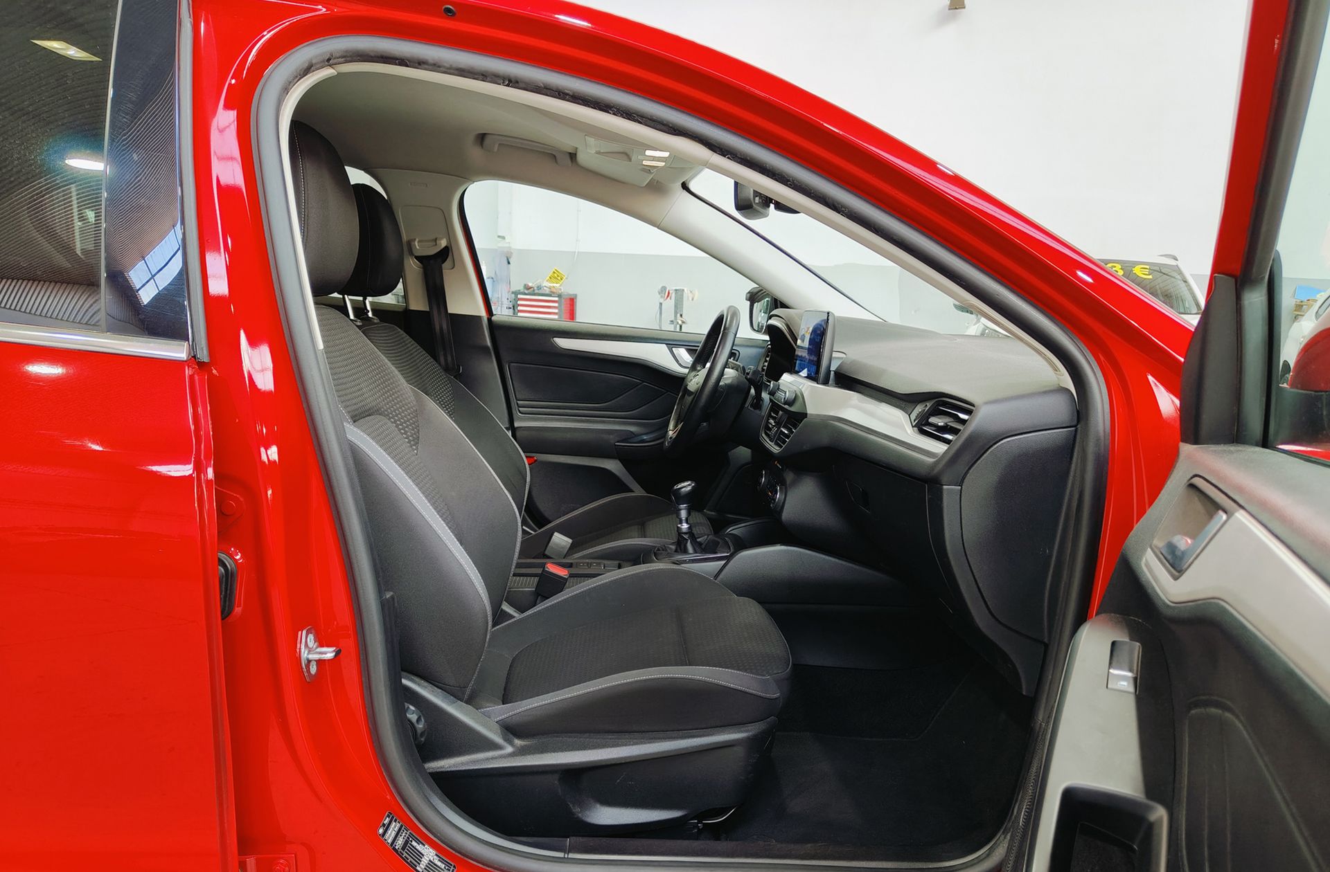 Ford Focus 1.0 EcoBoost MHEV Trend+ - foto 17