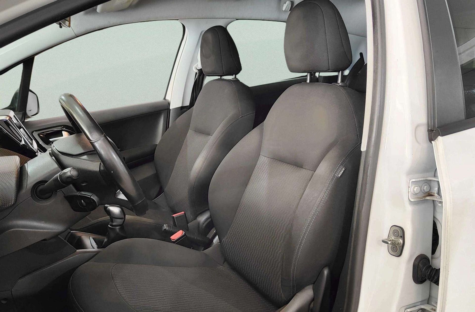 Peugeot 208 1.6 BlueHDi Style - foto 9