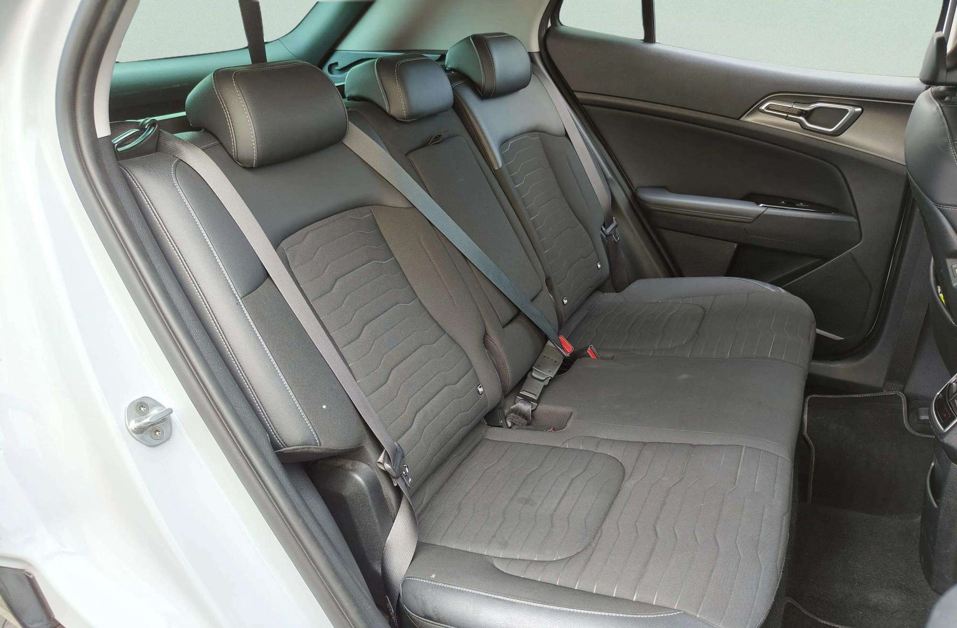 Kia Sportage 1.6 T-GDi HEV Tech 4x2 - foto 22