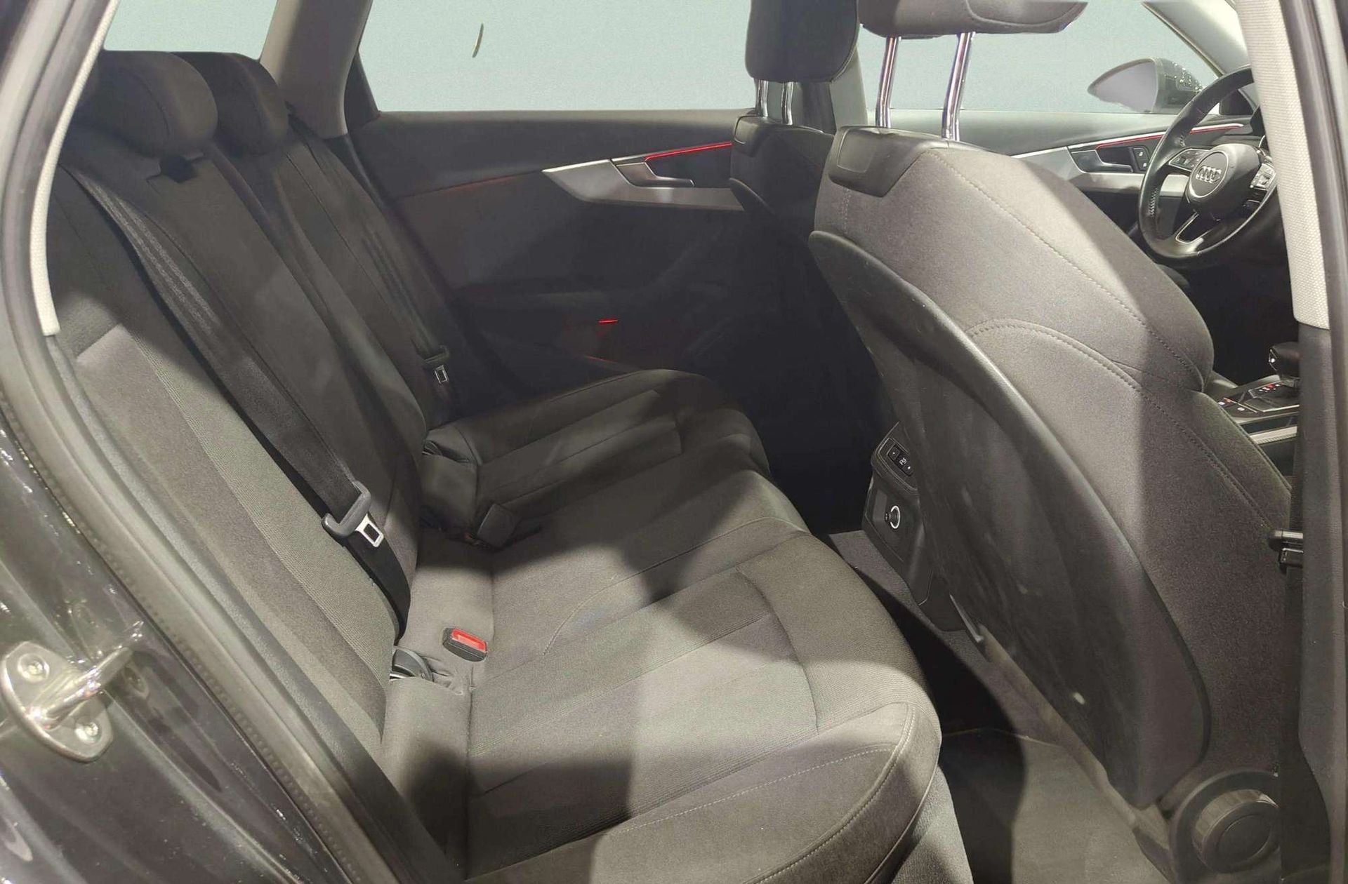 Audi A4 Avant S line 40 TFSI S tronic - foto 23