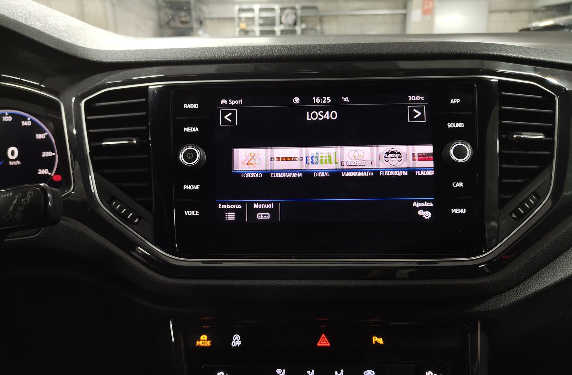 Volkswagen T-Roc Sport 1.6 TDI - foto 44