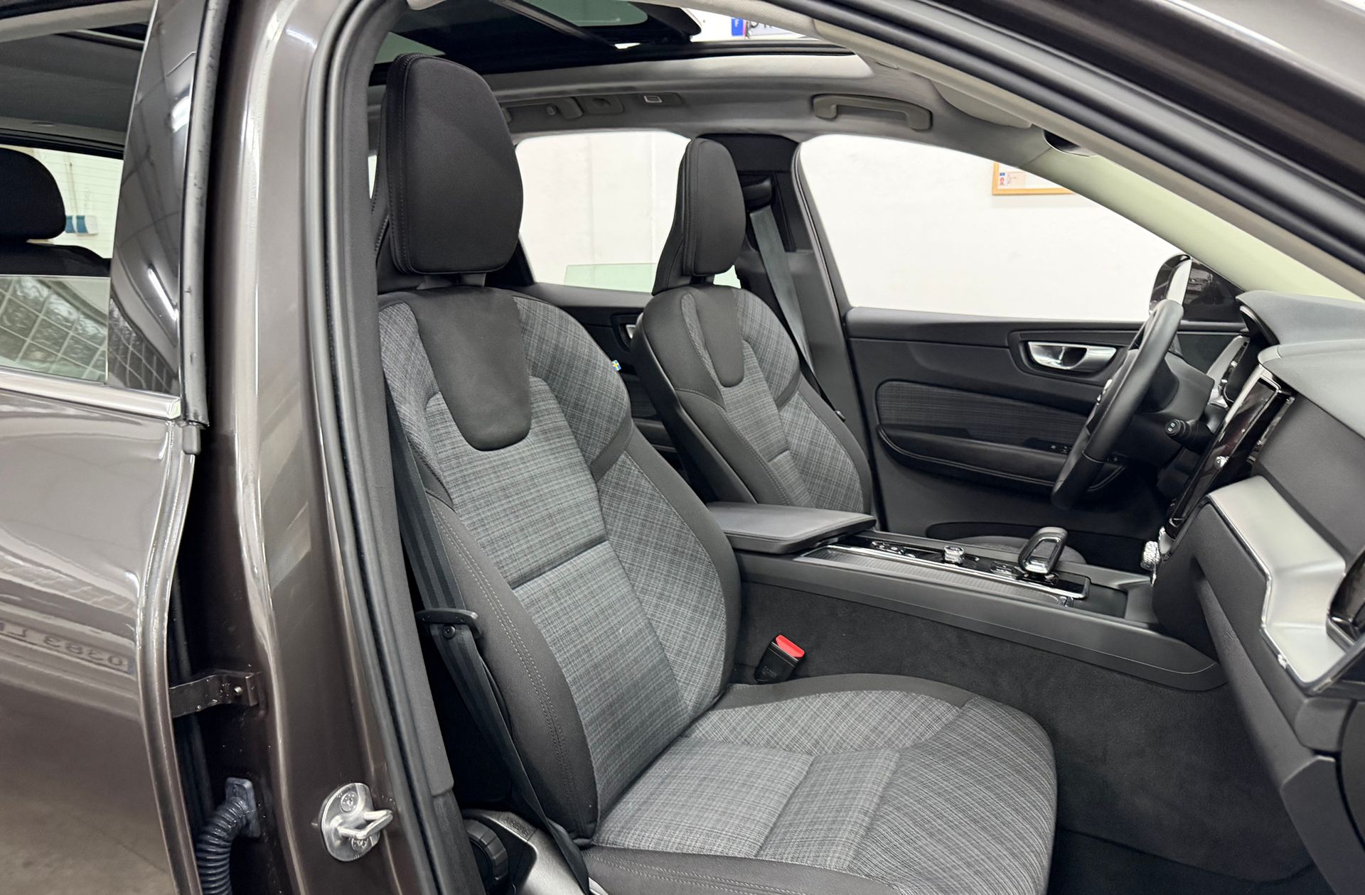 Volvo XC60 T6 Recharge Core AWD - foto 19