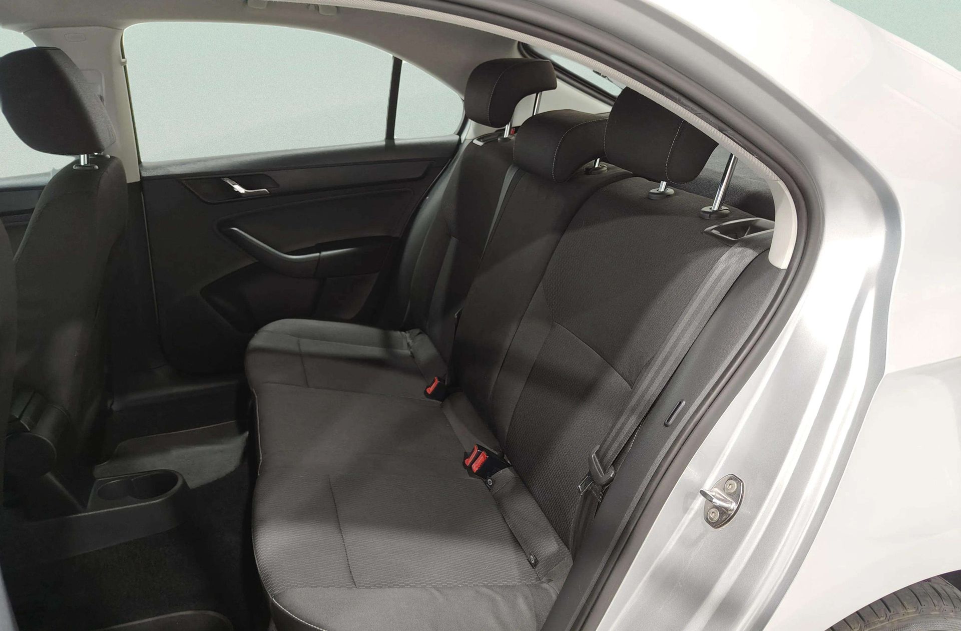 Škoda Rapid 1.6 TDI CR Ambition - foto 9