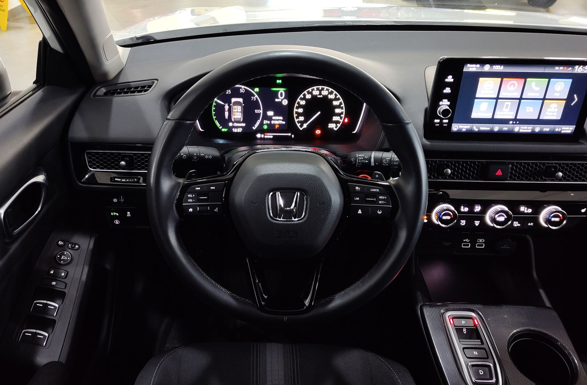 Honda Civic 2.0 i-MMD Elegance CVT - foto 22