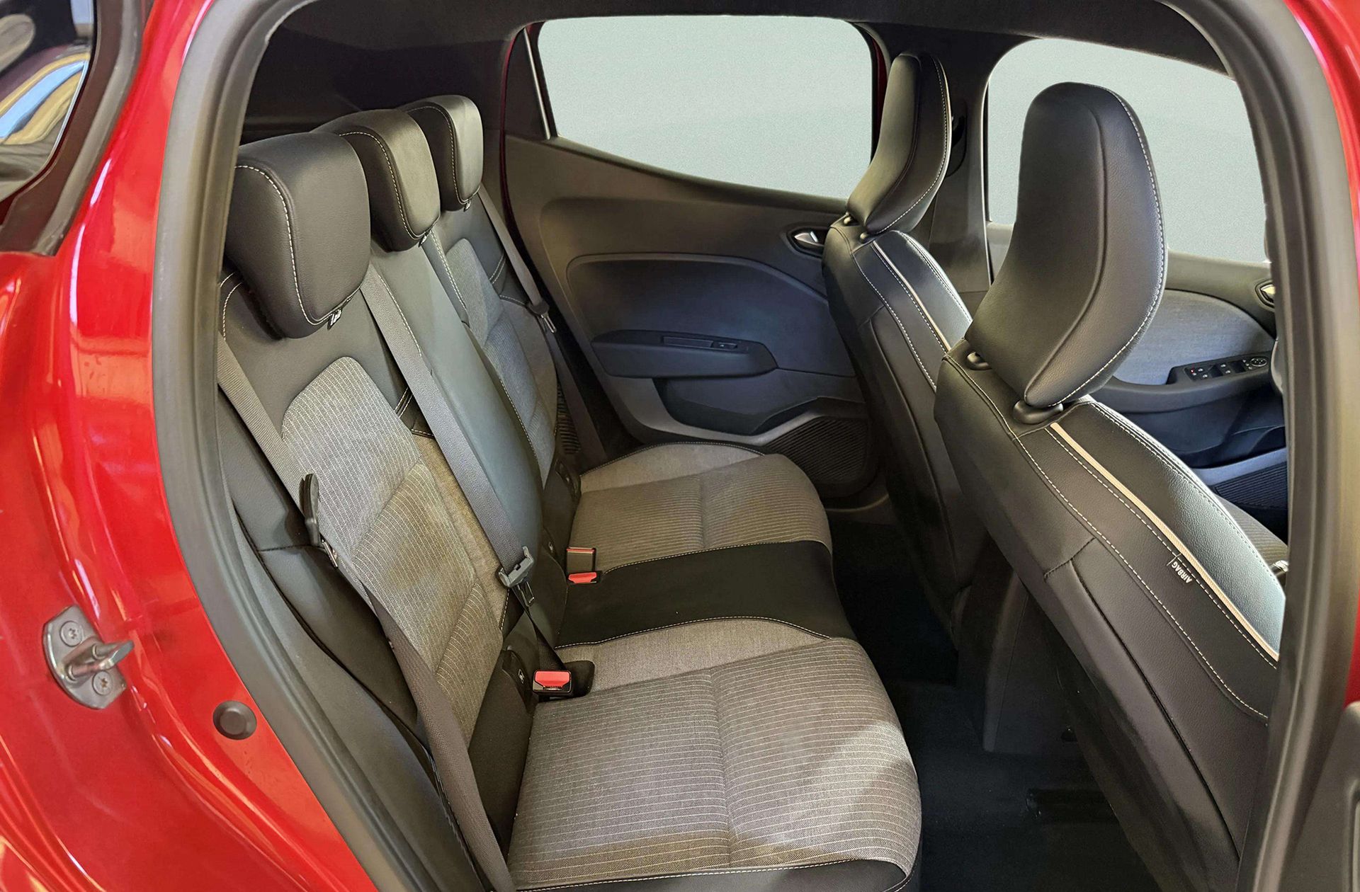 Renault Clio Techno E-Tech full Híbrido - foto 17
