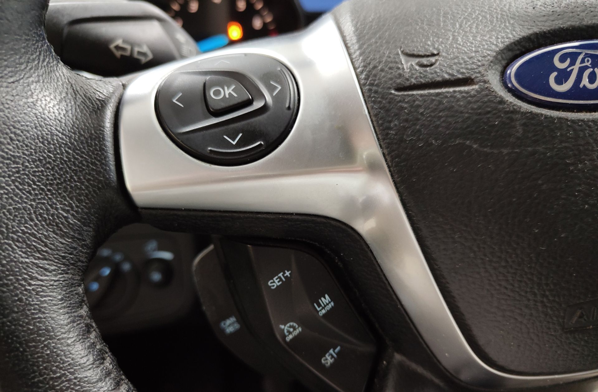 Ford Kuga 1.6 EcoBoost Titanium 4x2 - foto 26