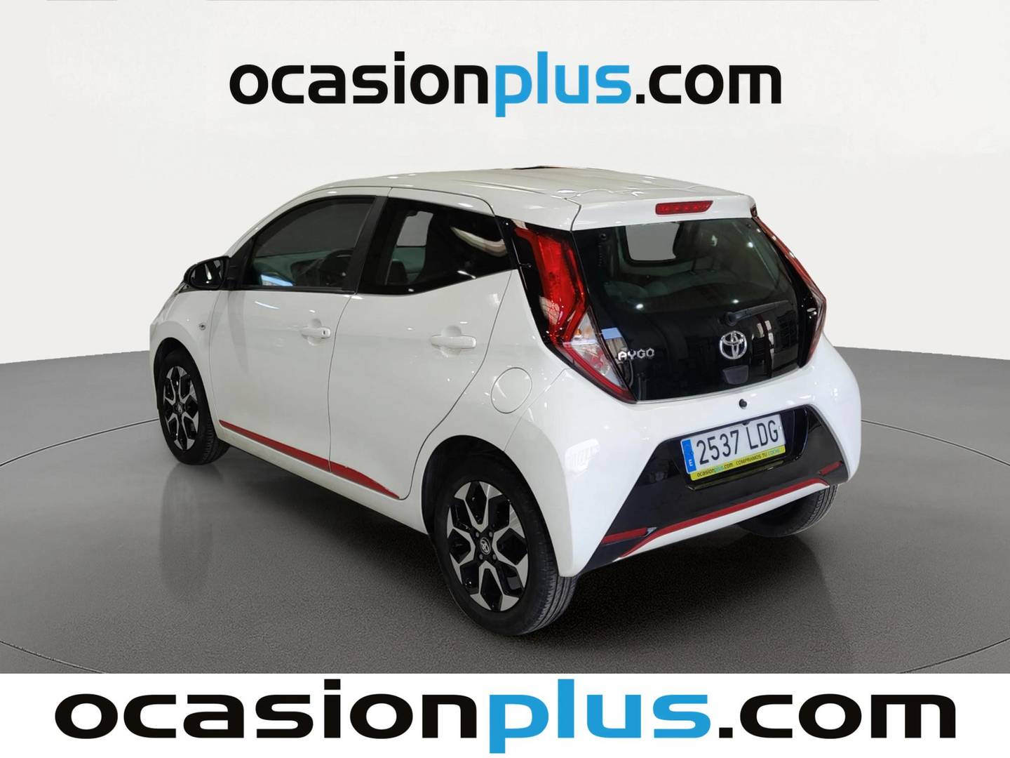 Foto trasera Toyota Aygo Toyota Aygo 1.0 70 x-play (72 CV) izquierda