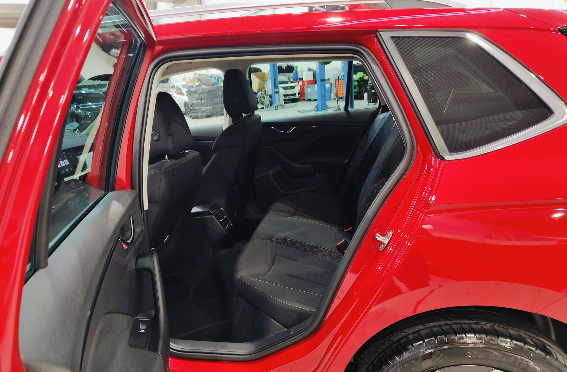 Škoda Kamiq 1.5 TSI Ambition - foto 12