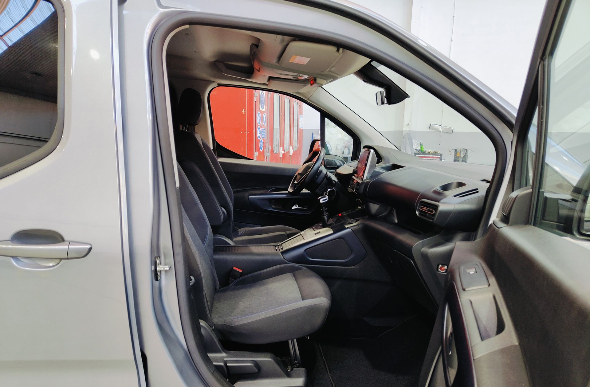 Peugeot Rifter BlueHDi 130 Allure Standard 7 plazas - foto 18