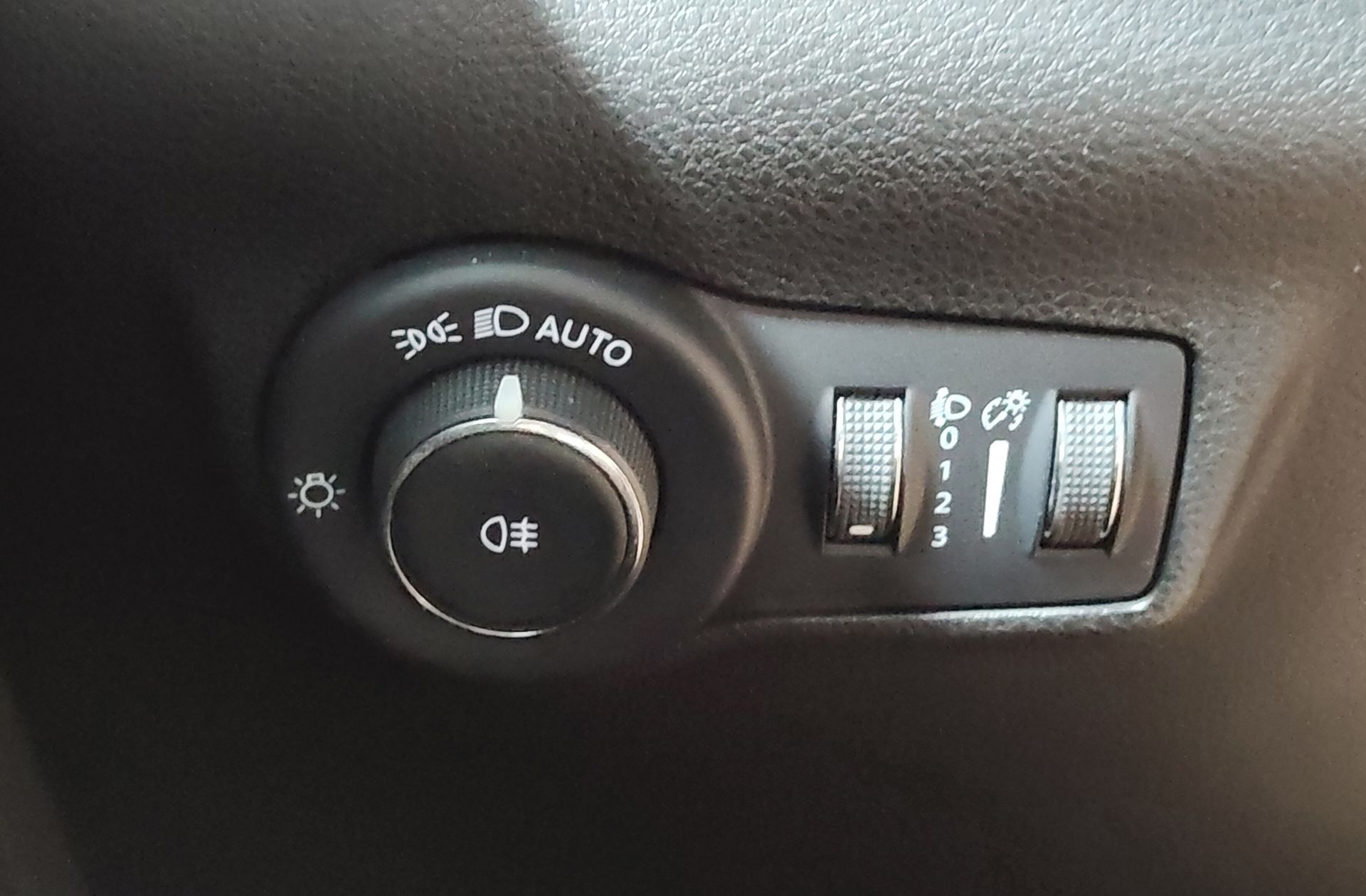 Jeep Compass 1.3 Gse Night Eagle FWD - foto 23