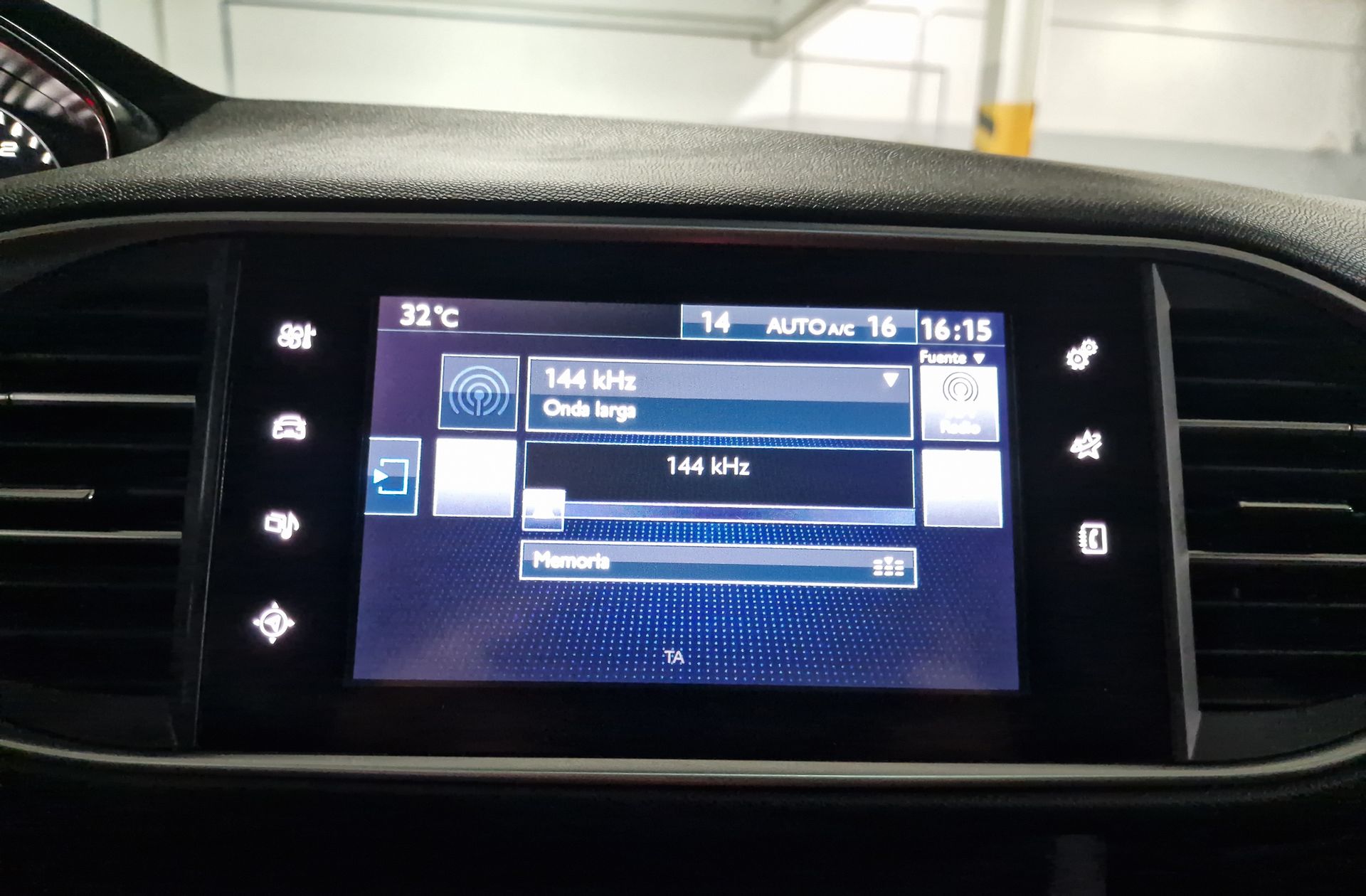 Peugeot 308 SW 2.0 BlueHDi GT EAT6 - foto 36