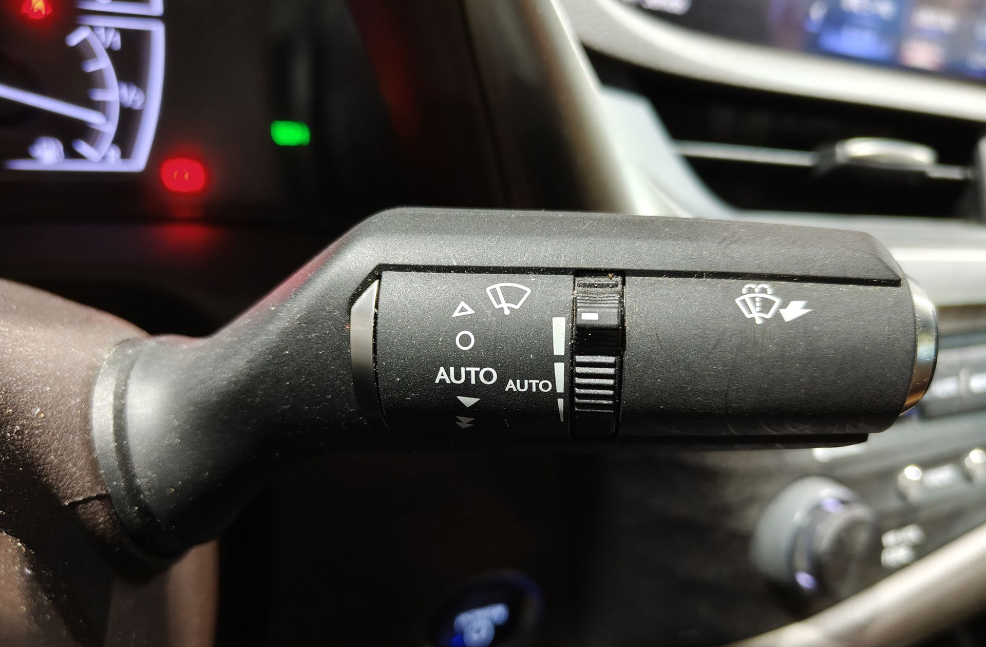 Lexus ES 300h Luxury - foto 41