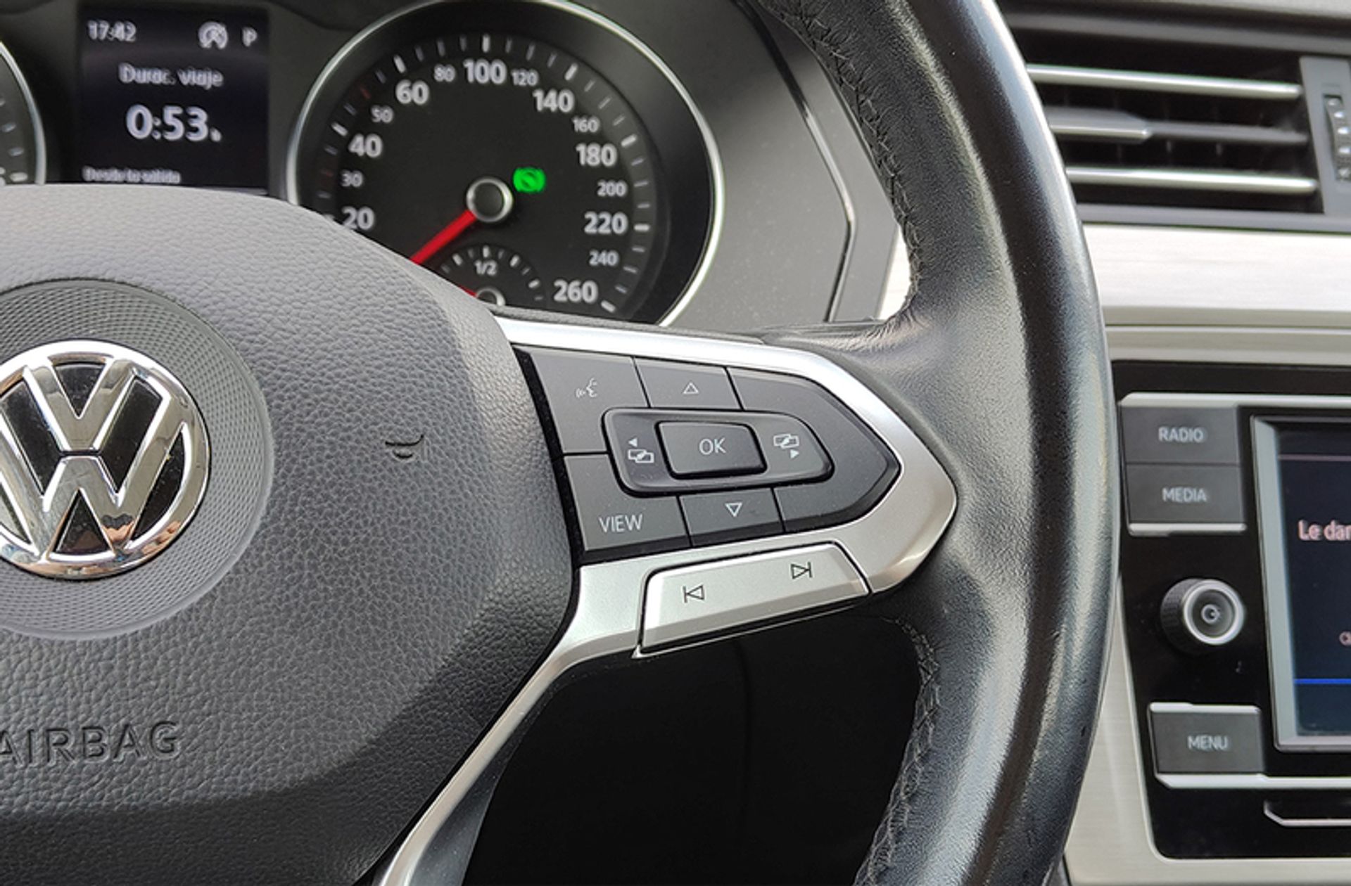 Volkswagen Passat Business 1.6 TDI DSG - foto 21