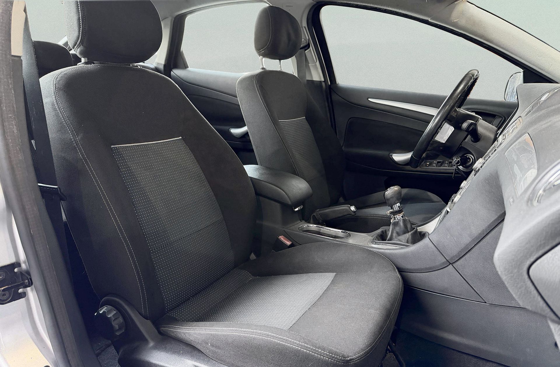 Ford Mondeo 1.8 TDCi Trend - foto 13