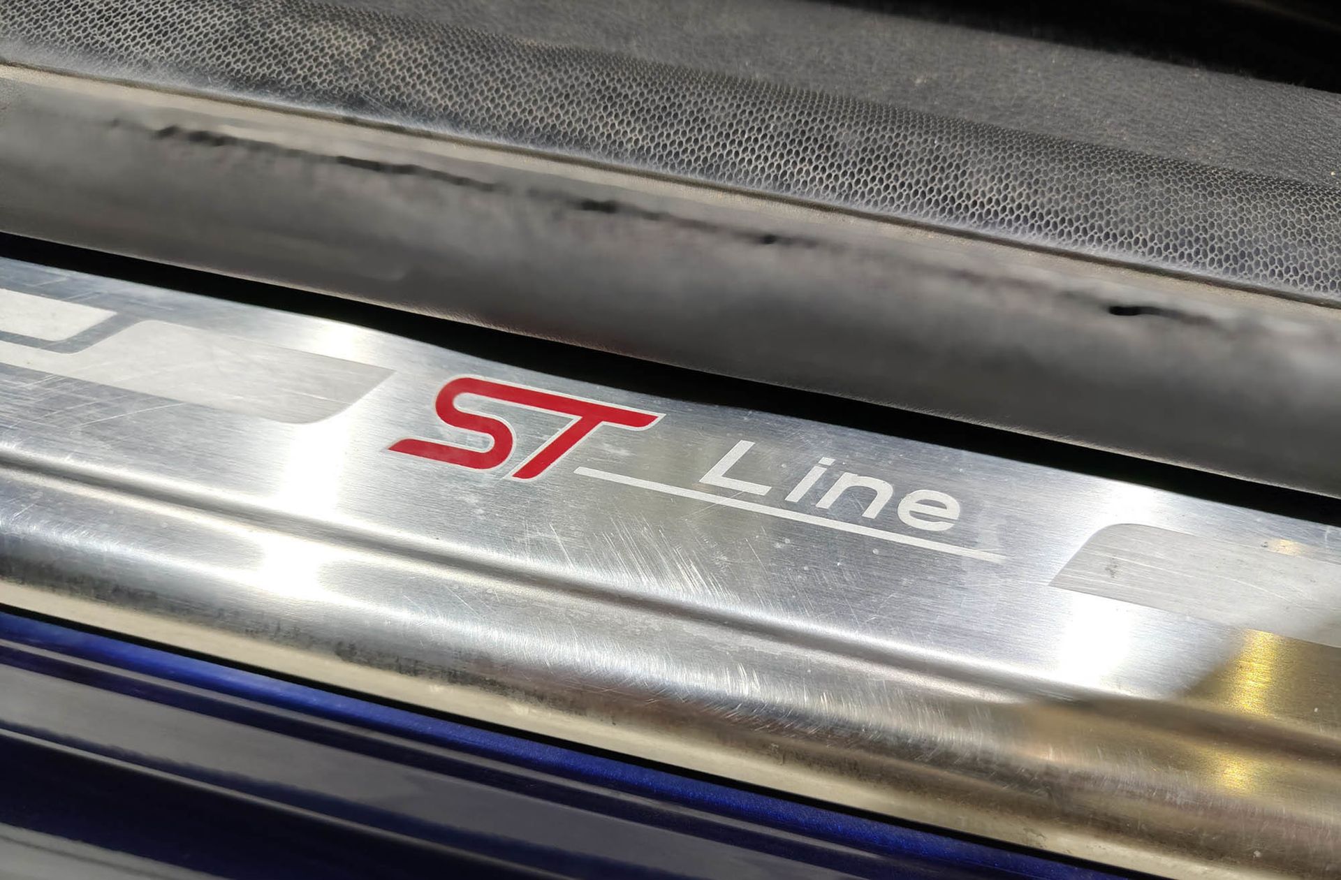 Ford Focus 1.5 EcoBoost ST-Line Red&Black - foto 8