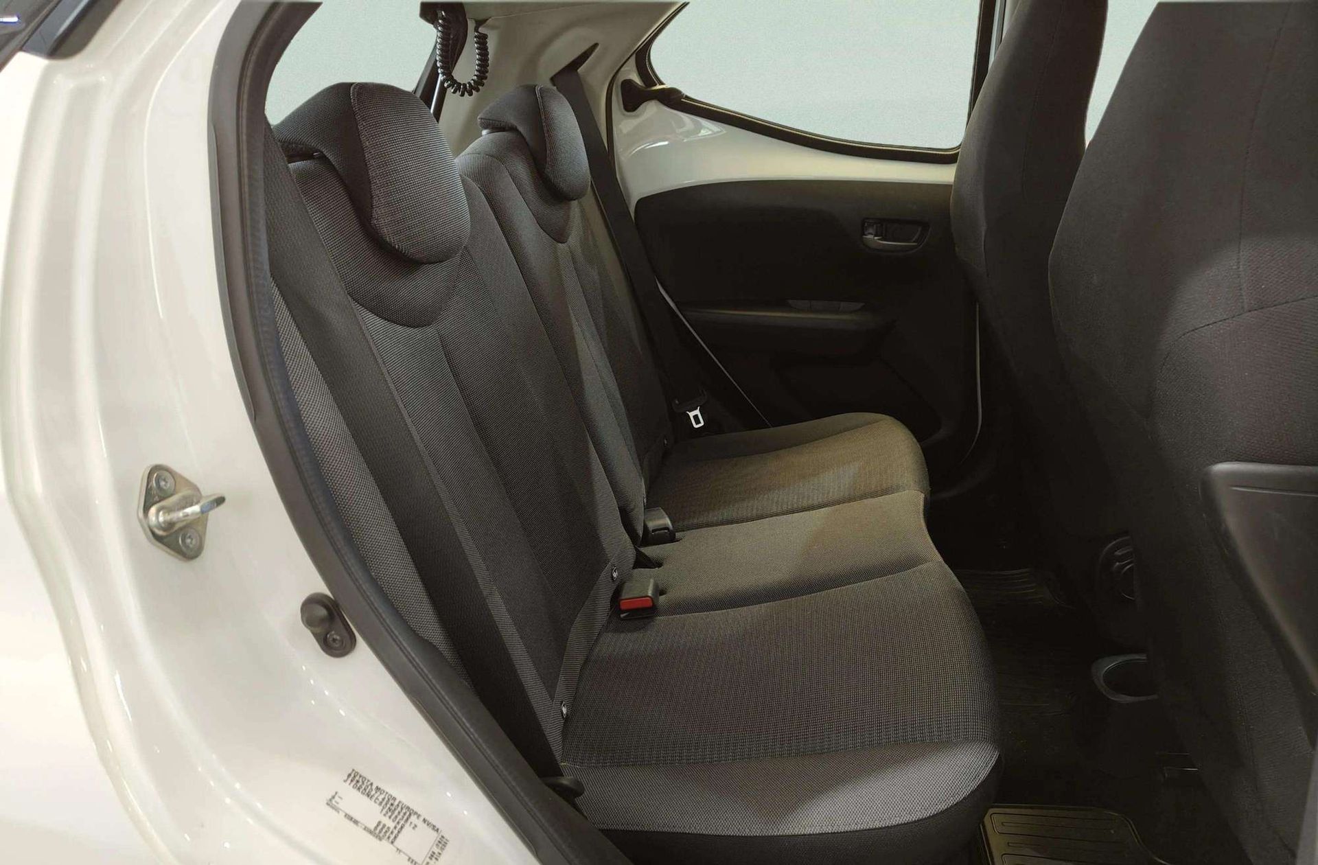 Toyota Aygo 1.0 70 x-play - foto 16