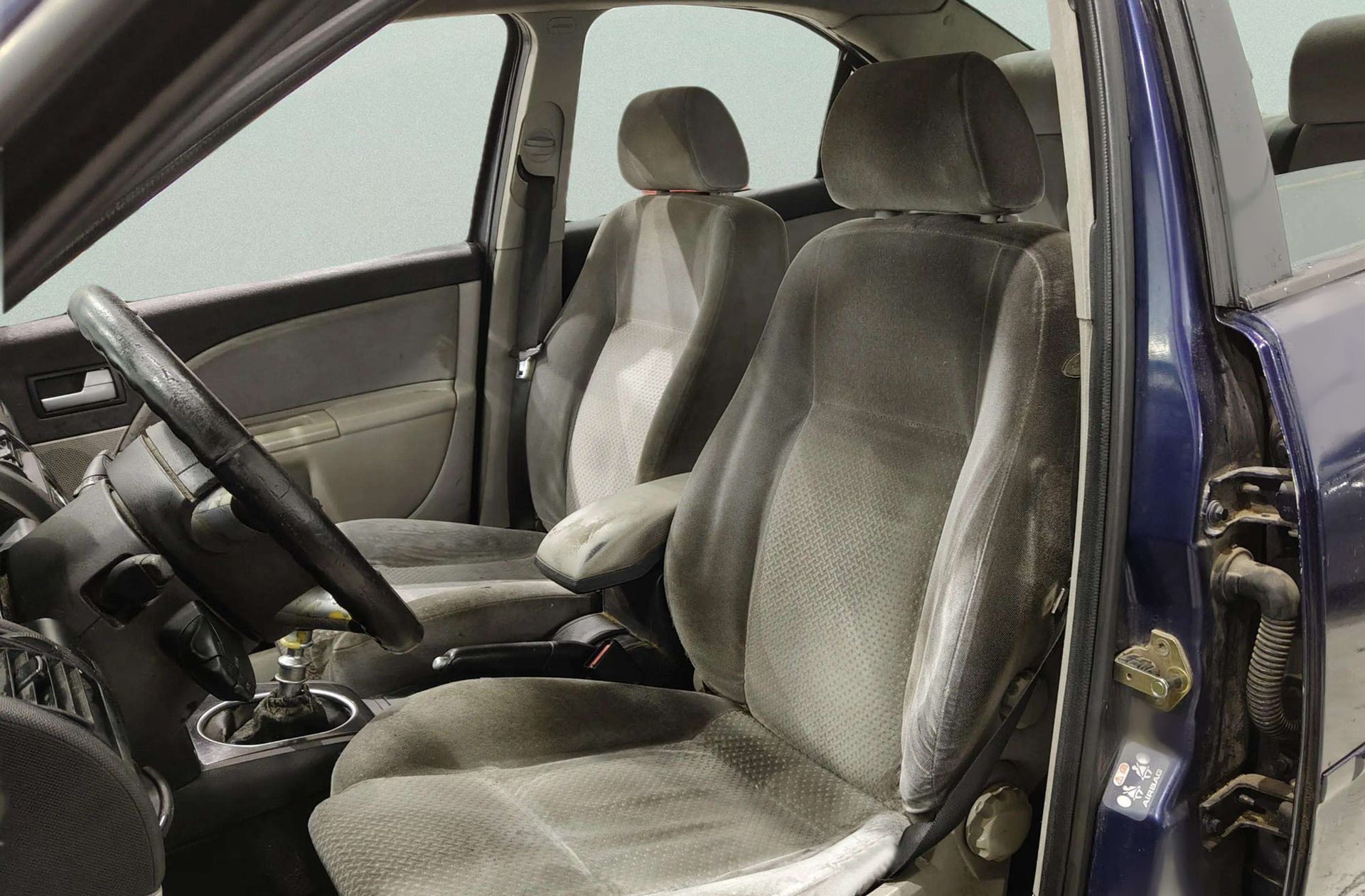 Ford Mondeo 2.0 TDdi Sedan Ghia - foto 9