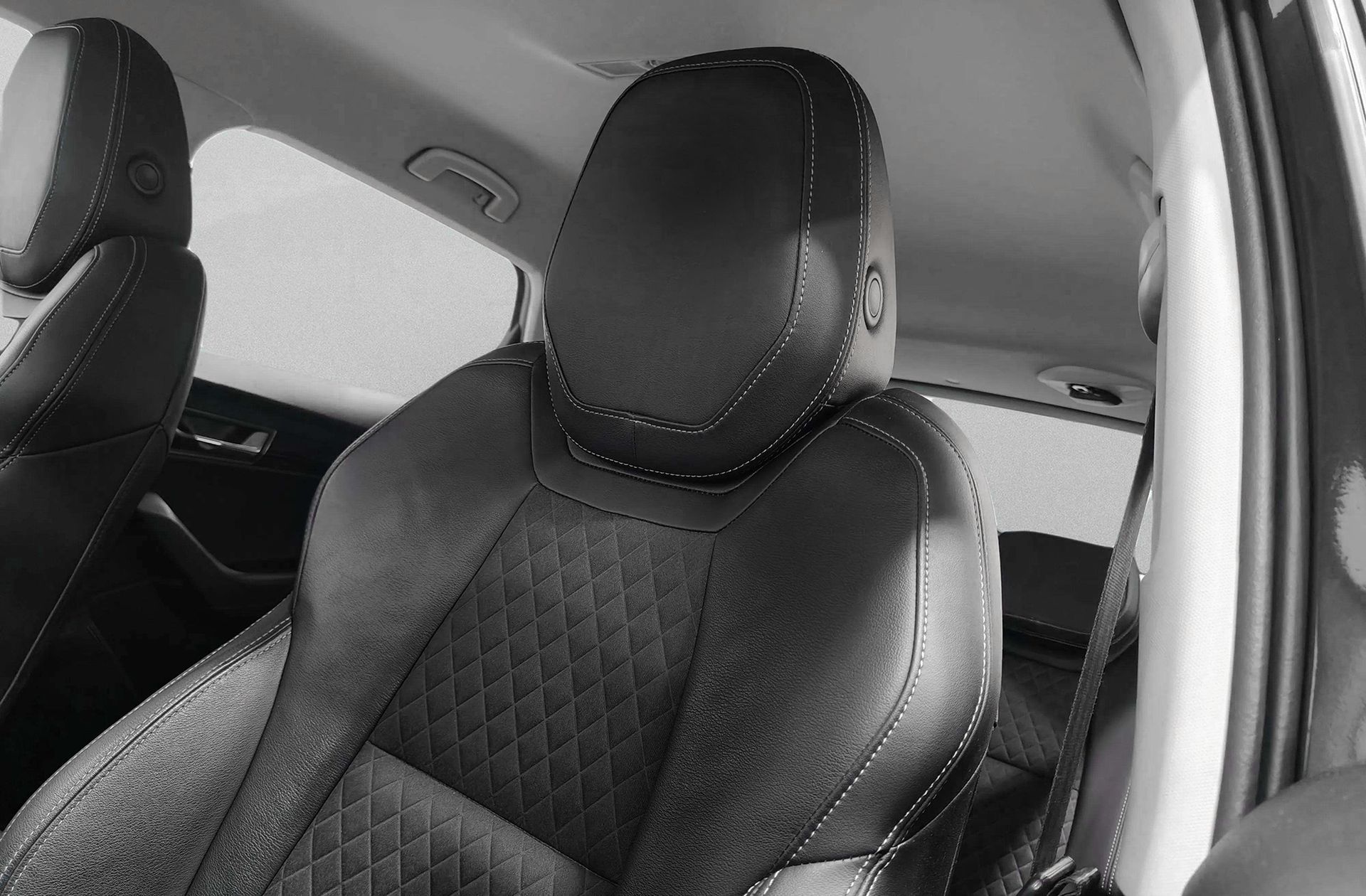 Škoda Karoq 1.5 TSI ACT Style DSG - foto 12