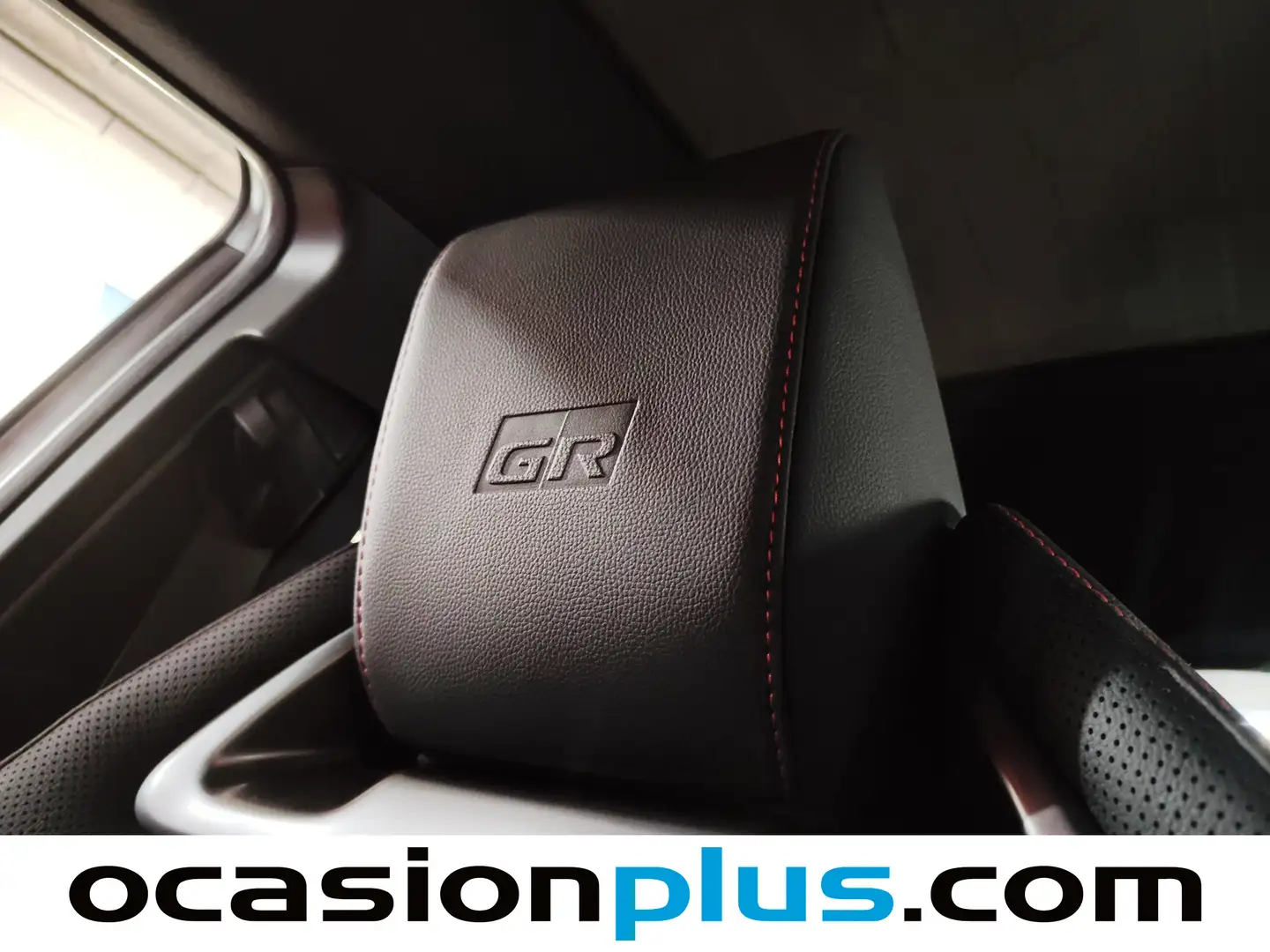 Foto Toyota C-HR TOYOTA C-HR 220PH GR Sport (223 CV)