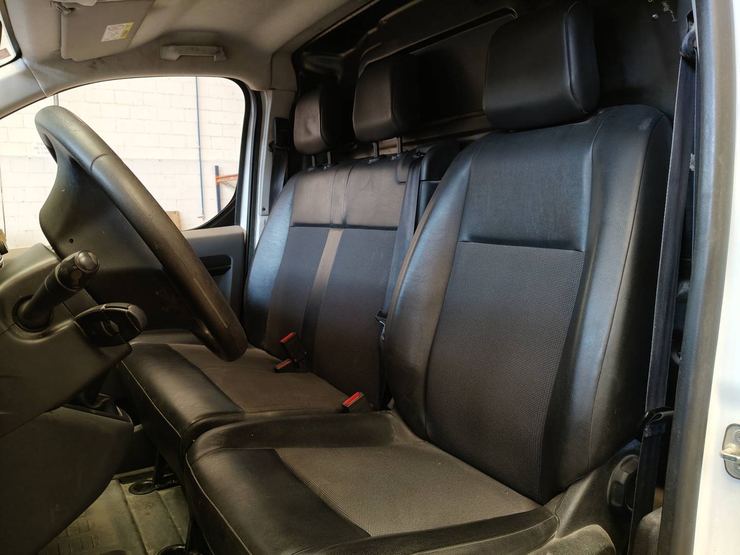 Foto asientos delanteros Citroën Jumpy Citroën Jumpy Furgon BlueHDI 120 Talla M Club 90 kW (122 CV)