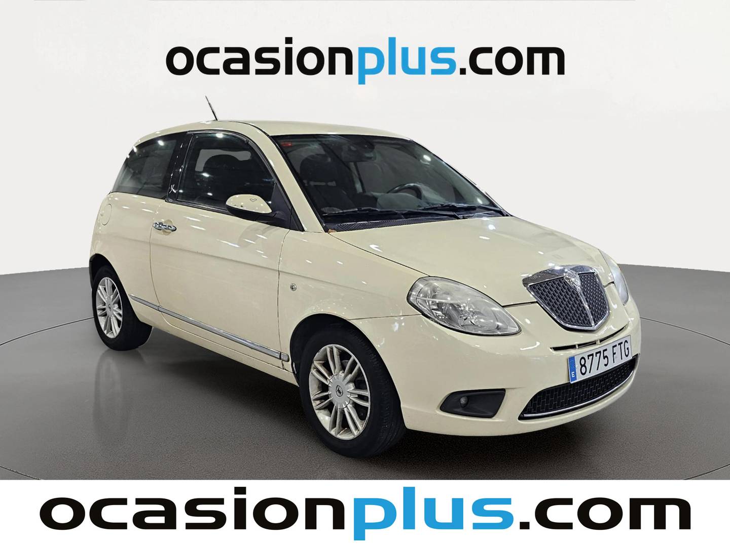 Foto delantera Lancia Ypsilon Lancia Ypsilon 1.4 8v Platino (77 CV) derecha