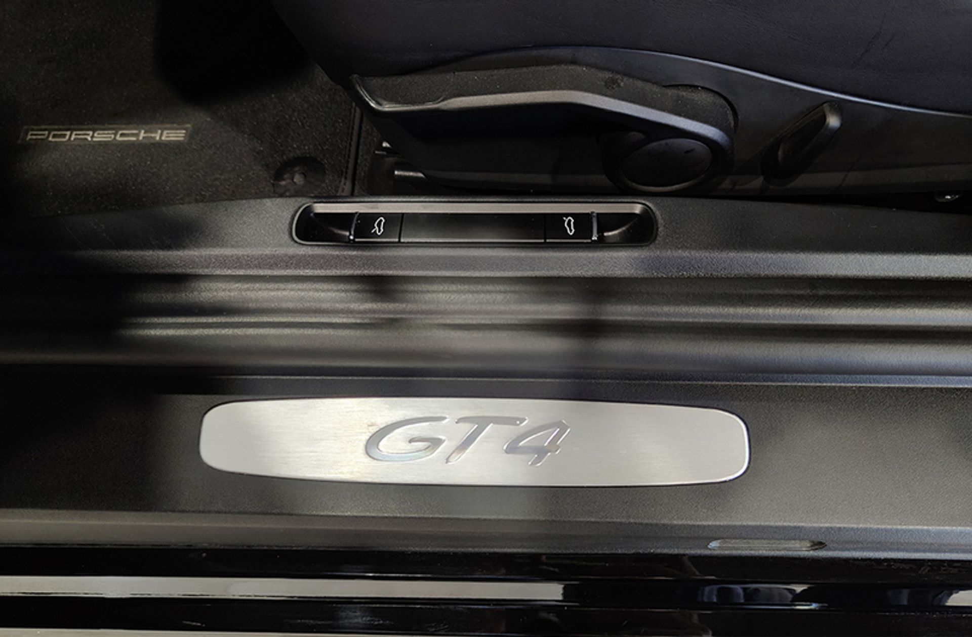 Porsche 718 Cayman GT4 - foto 32